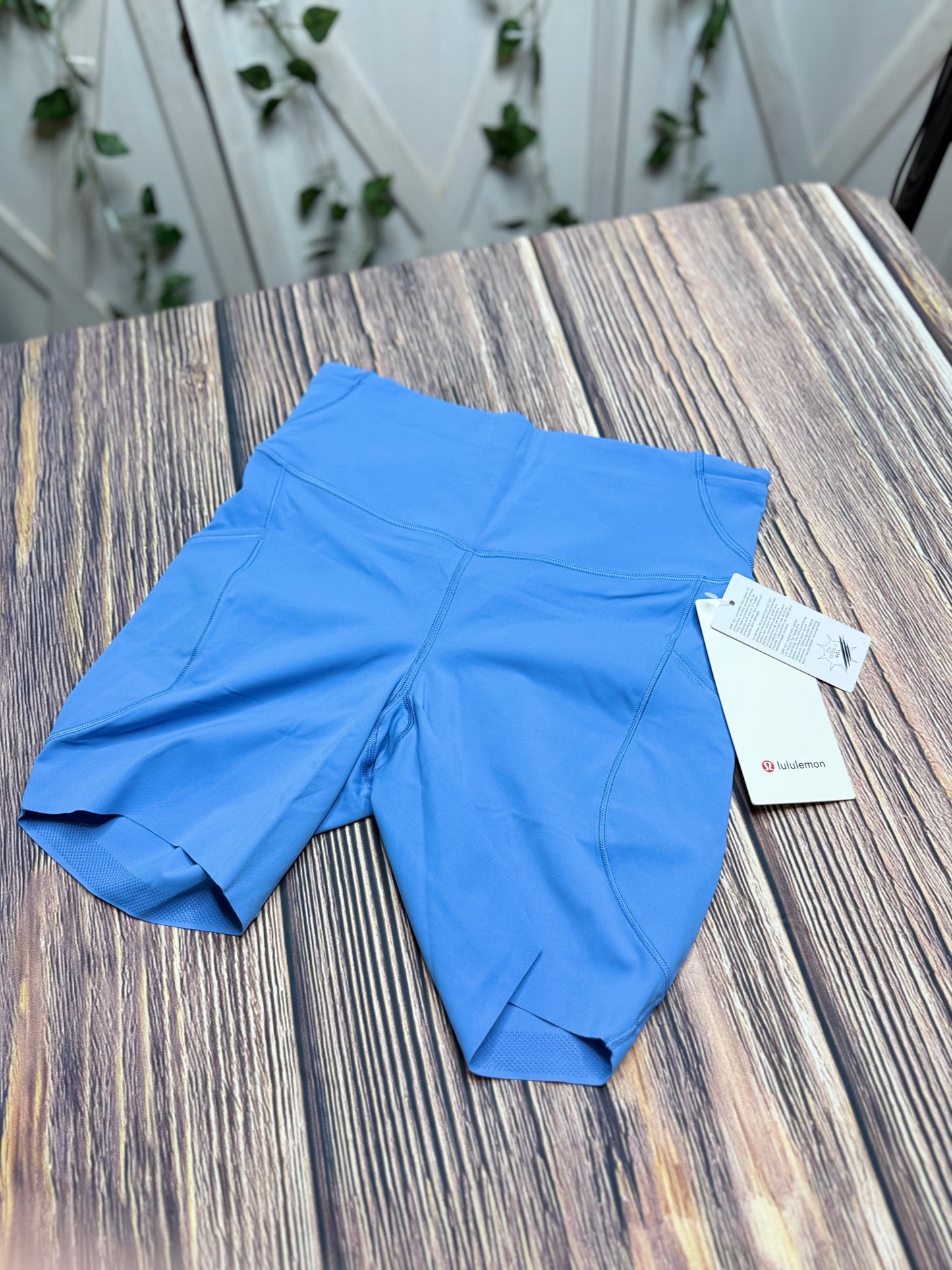 Fast and free HR short 6” pockets *Size 8