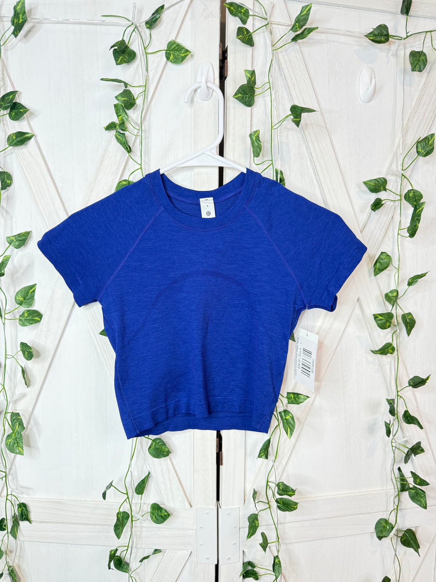Swiftly cropped short sleeve *Size 4 • 6