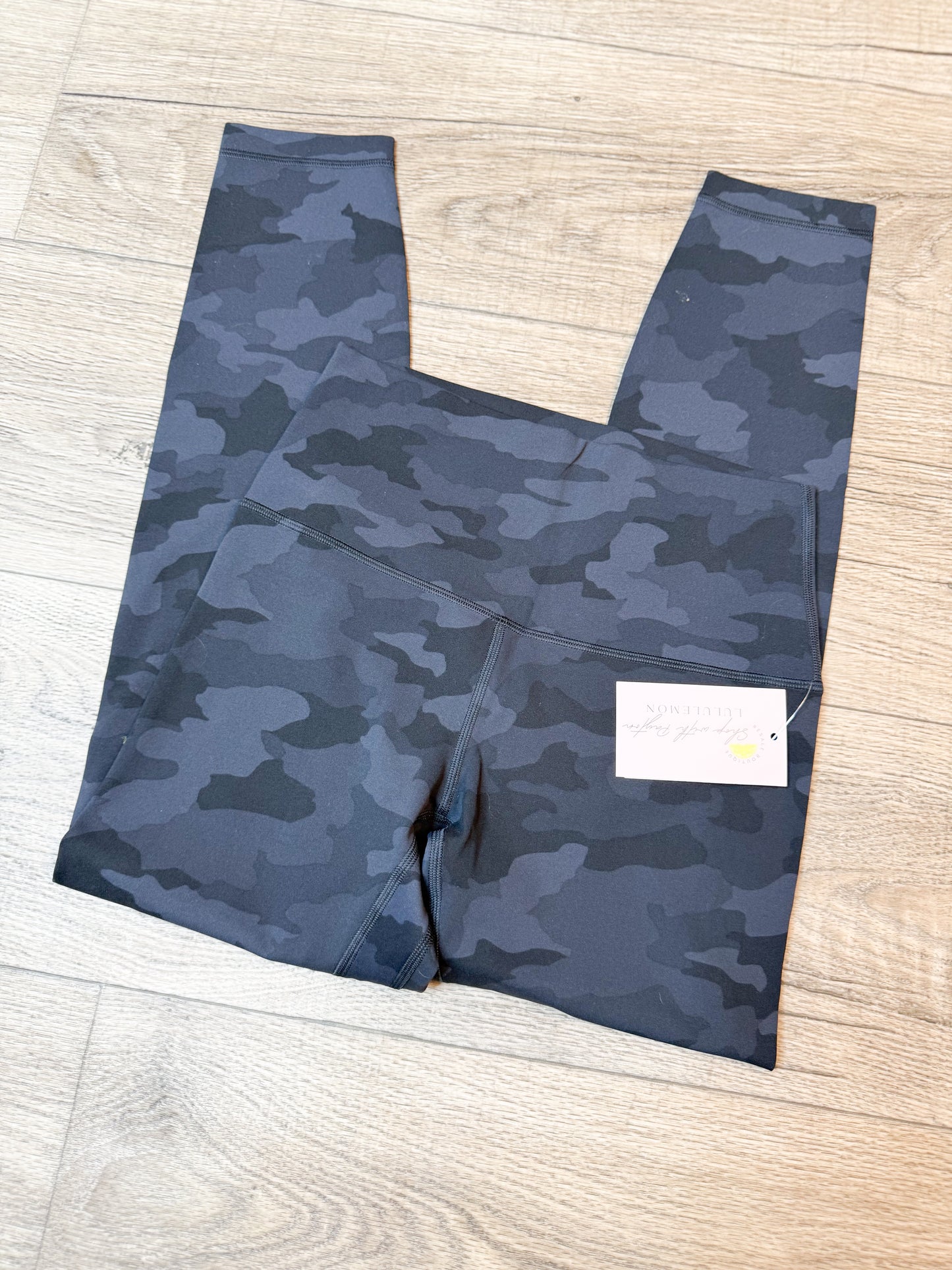 Align HR pant 25” * SIZE 8•10