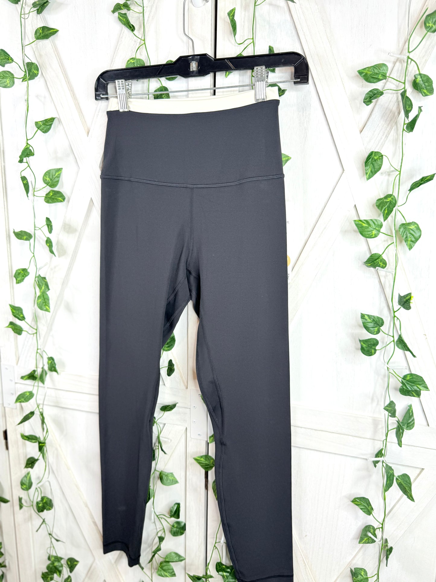 Lululemon Align SHR Pant 25” *Trim *Size 6