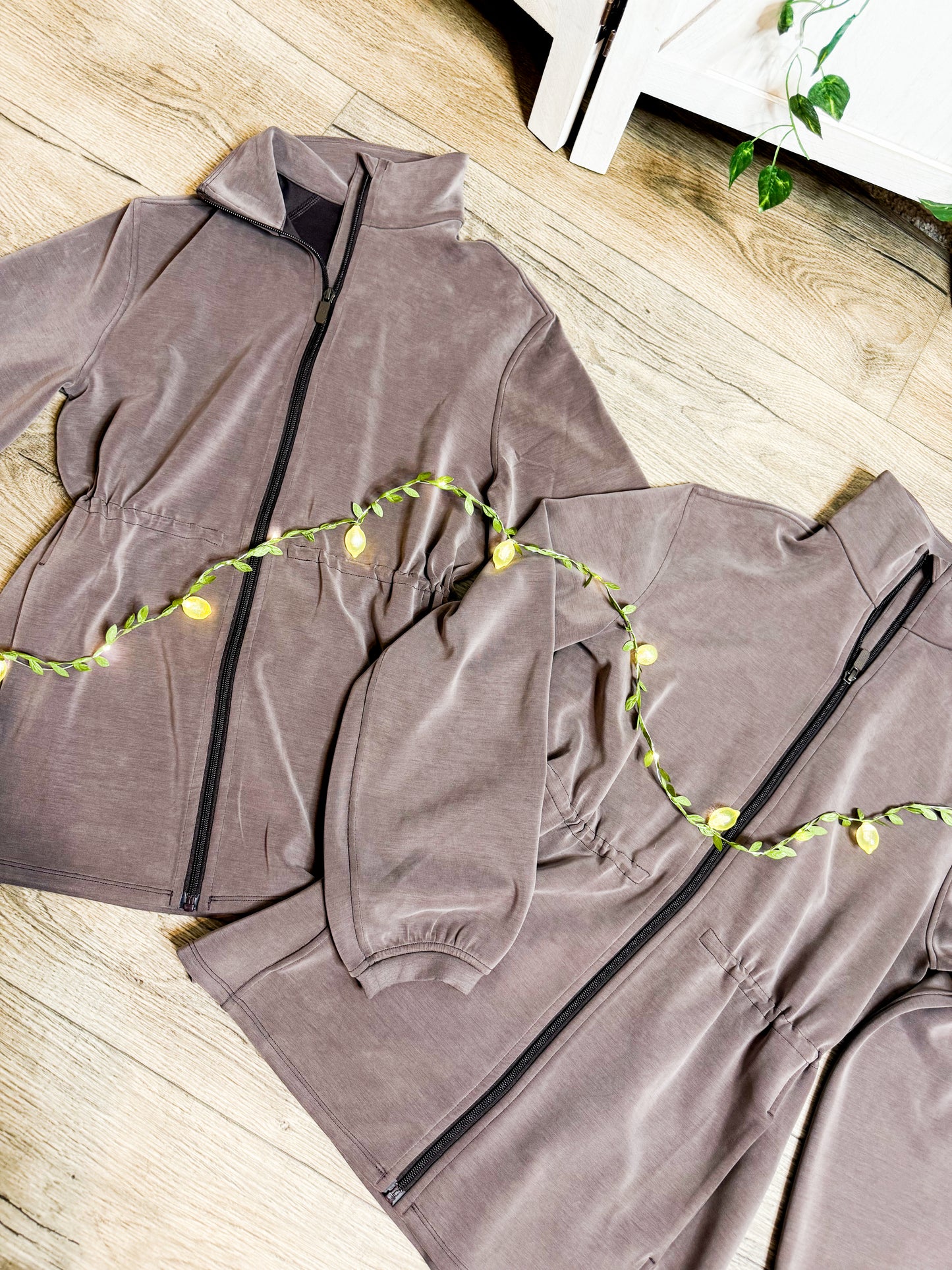 Softstreme cinch waist full-zip jacket* SIZE XS • S • M