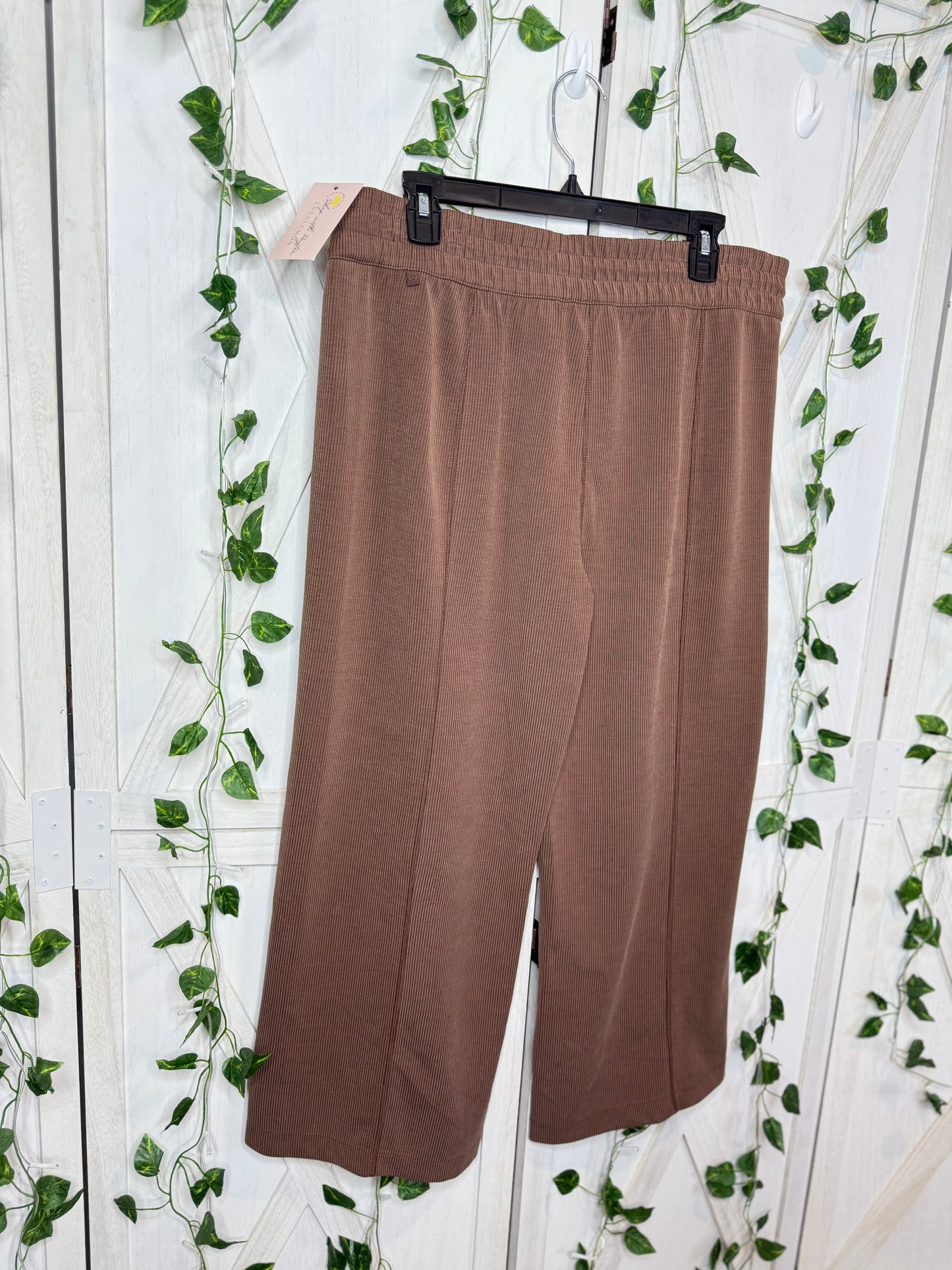Ribbed Softstreme MR Wide-Leg Crop 25" *Size 14