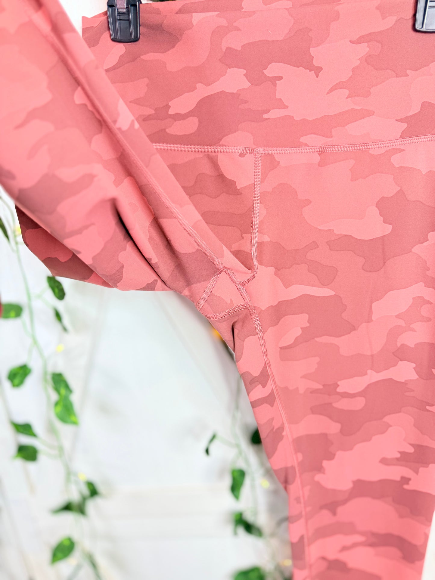 Wunder Train High-Rise Tight 28" *Size 10