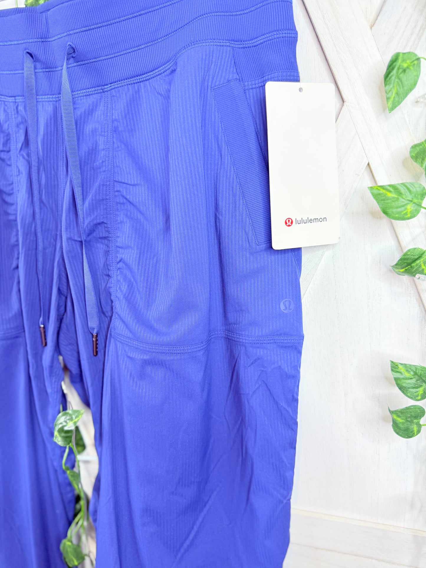 Dance Studio Mid-Rise Pant *Regular *Size 6 • 8 • 14