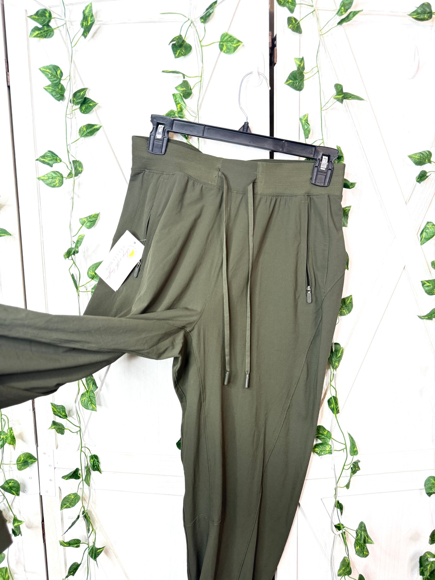 license to train HR pant *SIZE 6