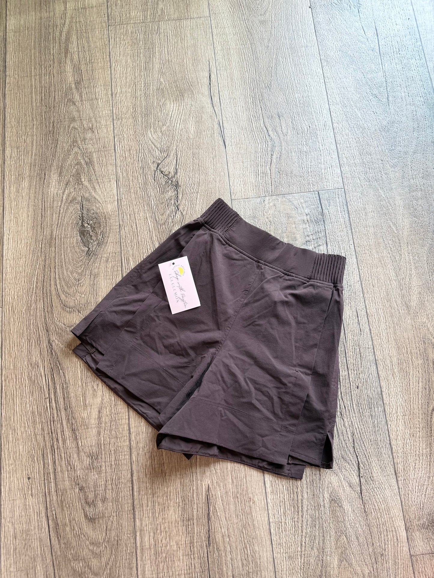 Stretch woven relaxed-fit HR short 4” Size XS