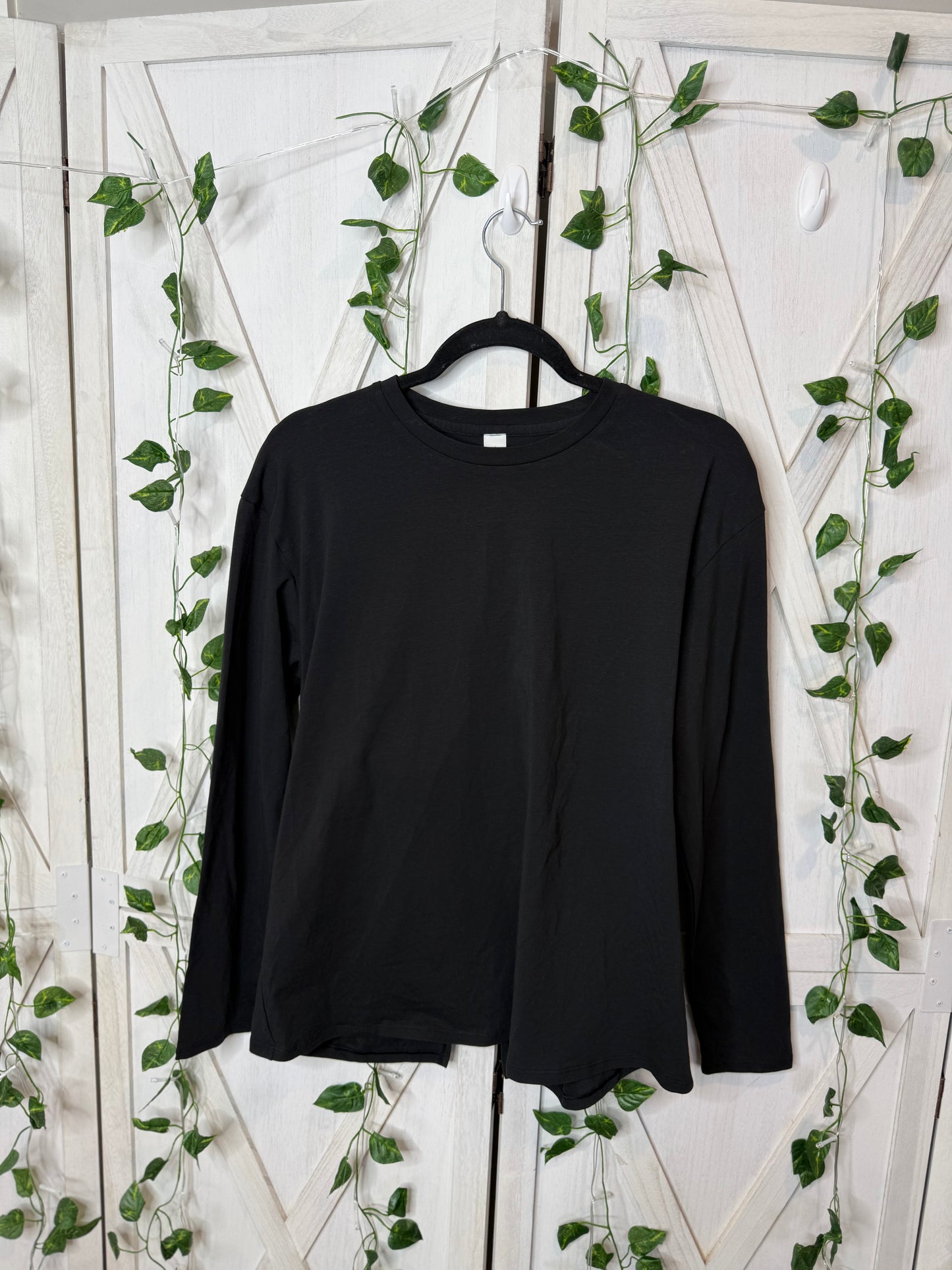 Twist-Back relaxed-fit long sleeve *Size Xs & S