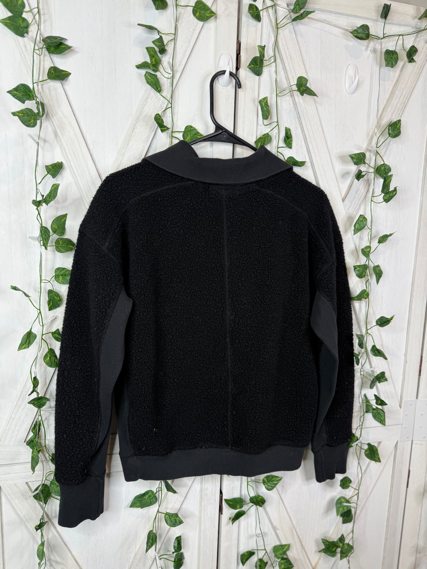 Lululemon Pullover *size 6