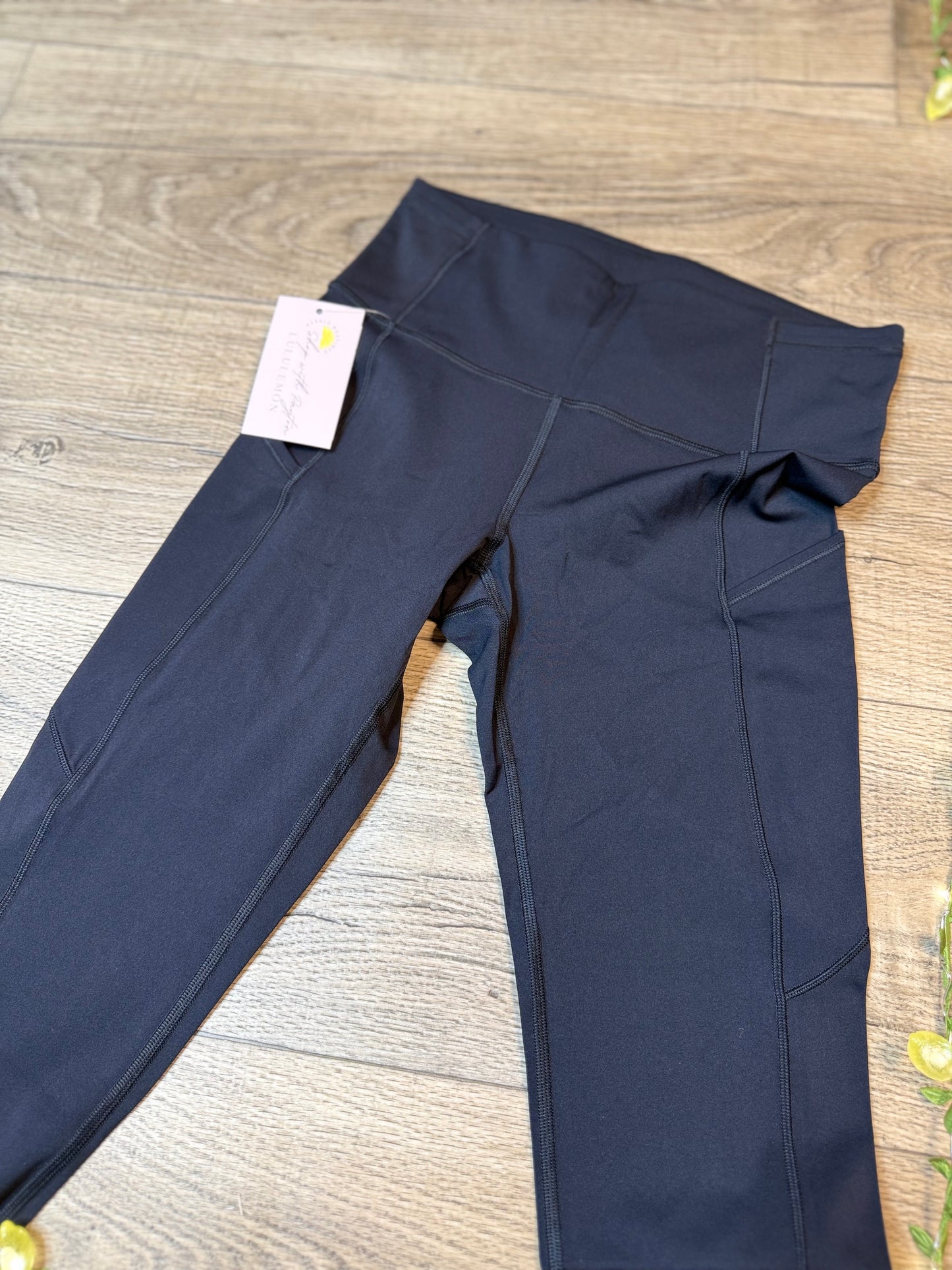 Fast and Free HR Crop 19” *Ref *SIZE 6•8