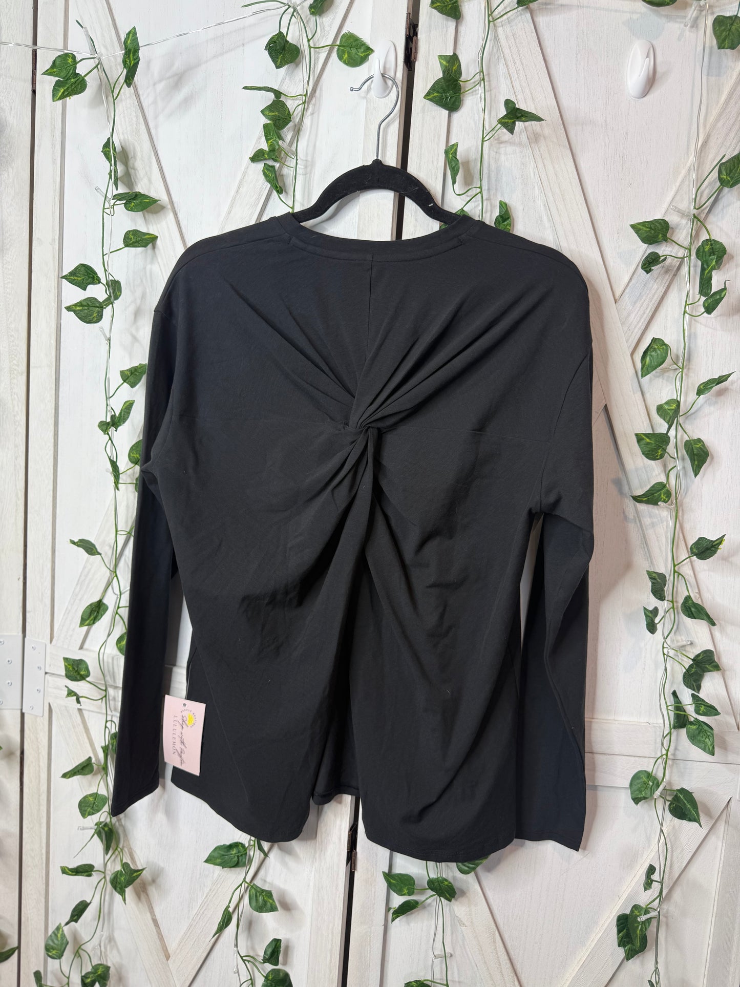 Twist-Back relaxed-fit long sleeve *Size Xs & S
