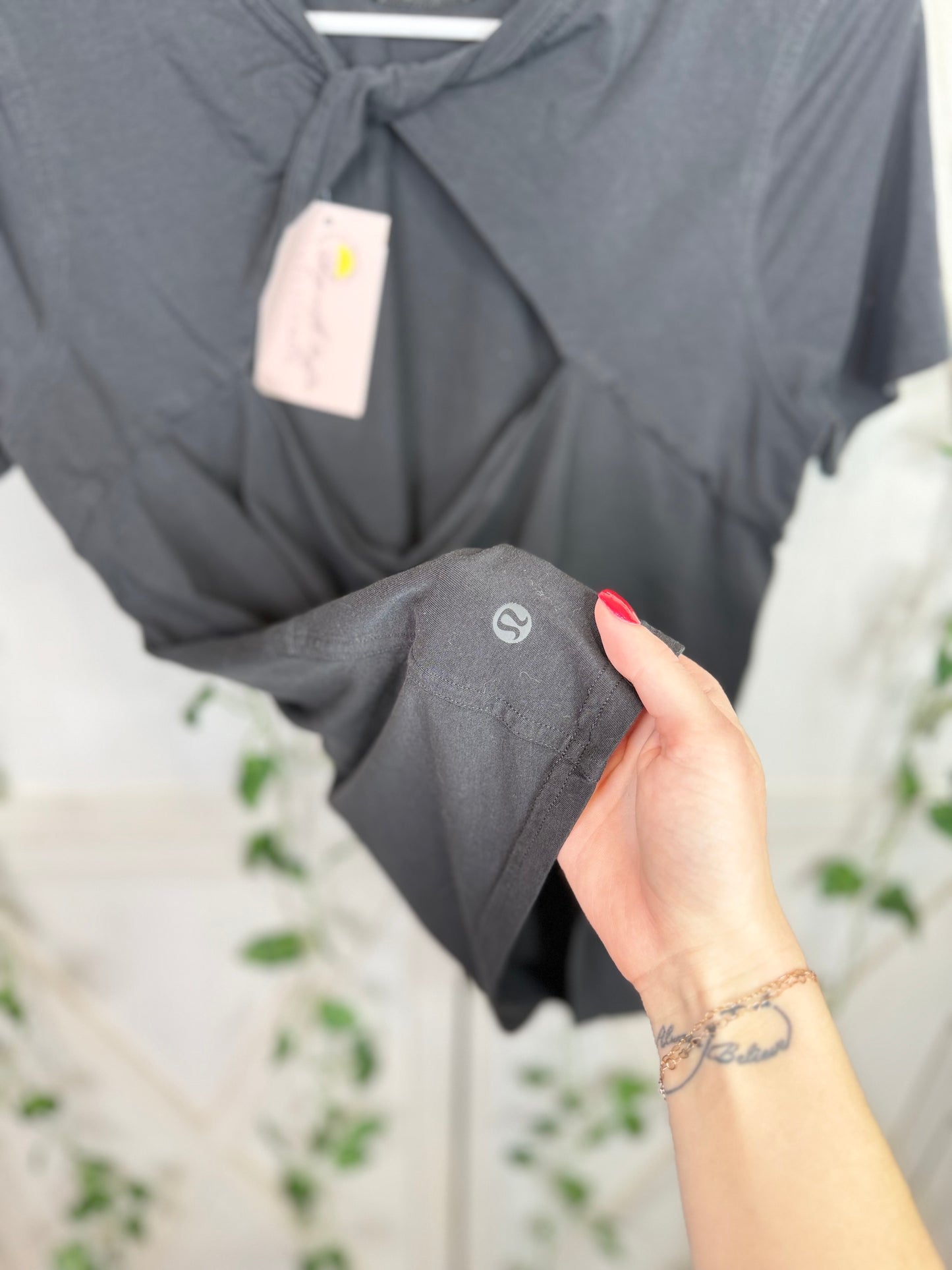 Lululemon tee *Size 6