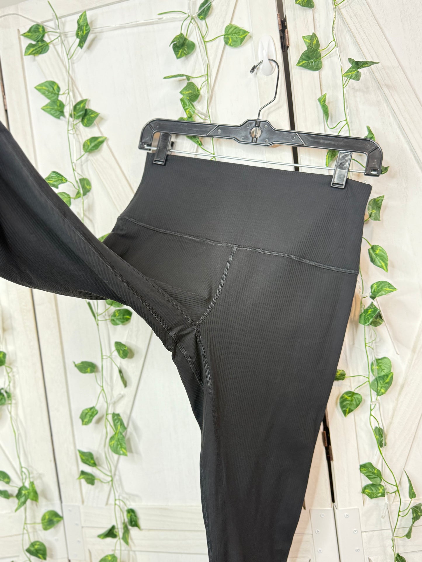 Align ribbed HR pant 23” *Size 8