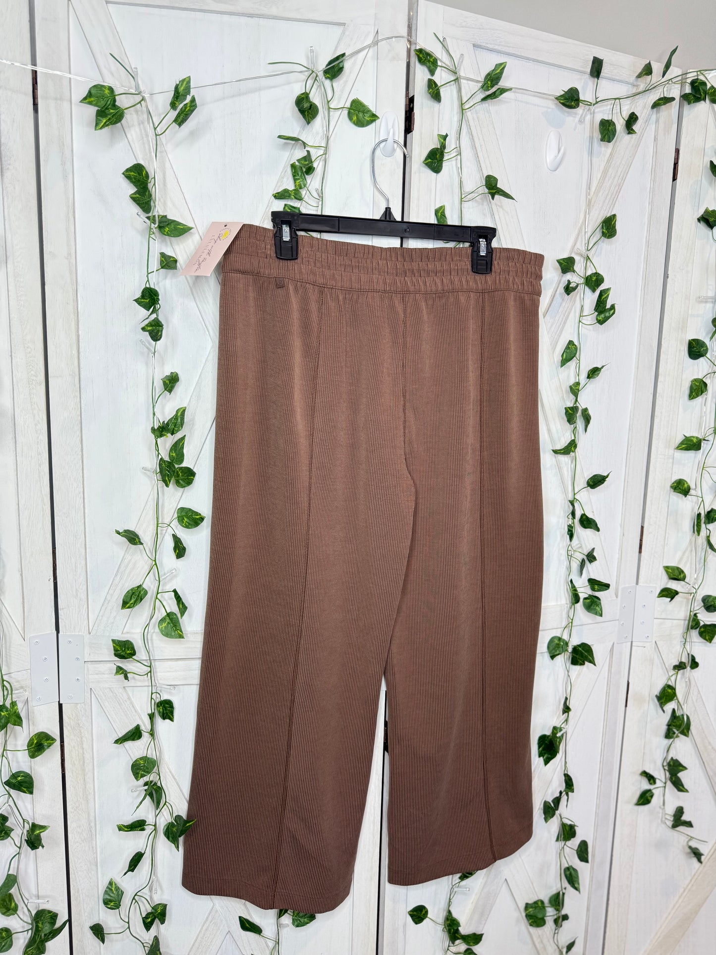 Ribbed Softstreme MR Wide-Leg Crop 25" *Size 14