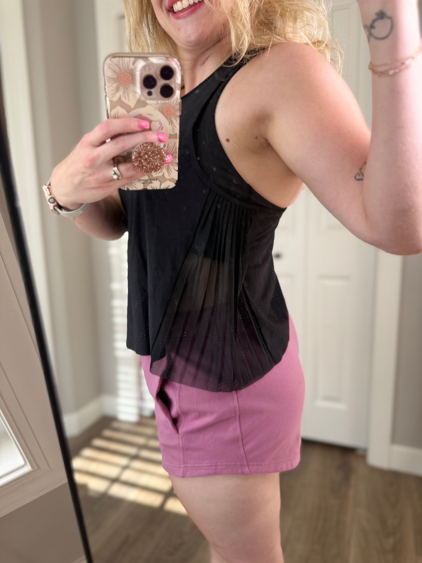 inner glow hr short 3” *SIZE 8