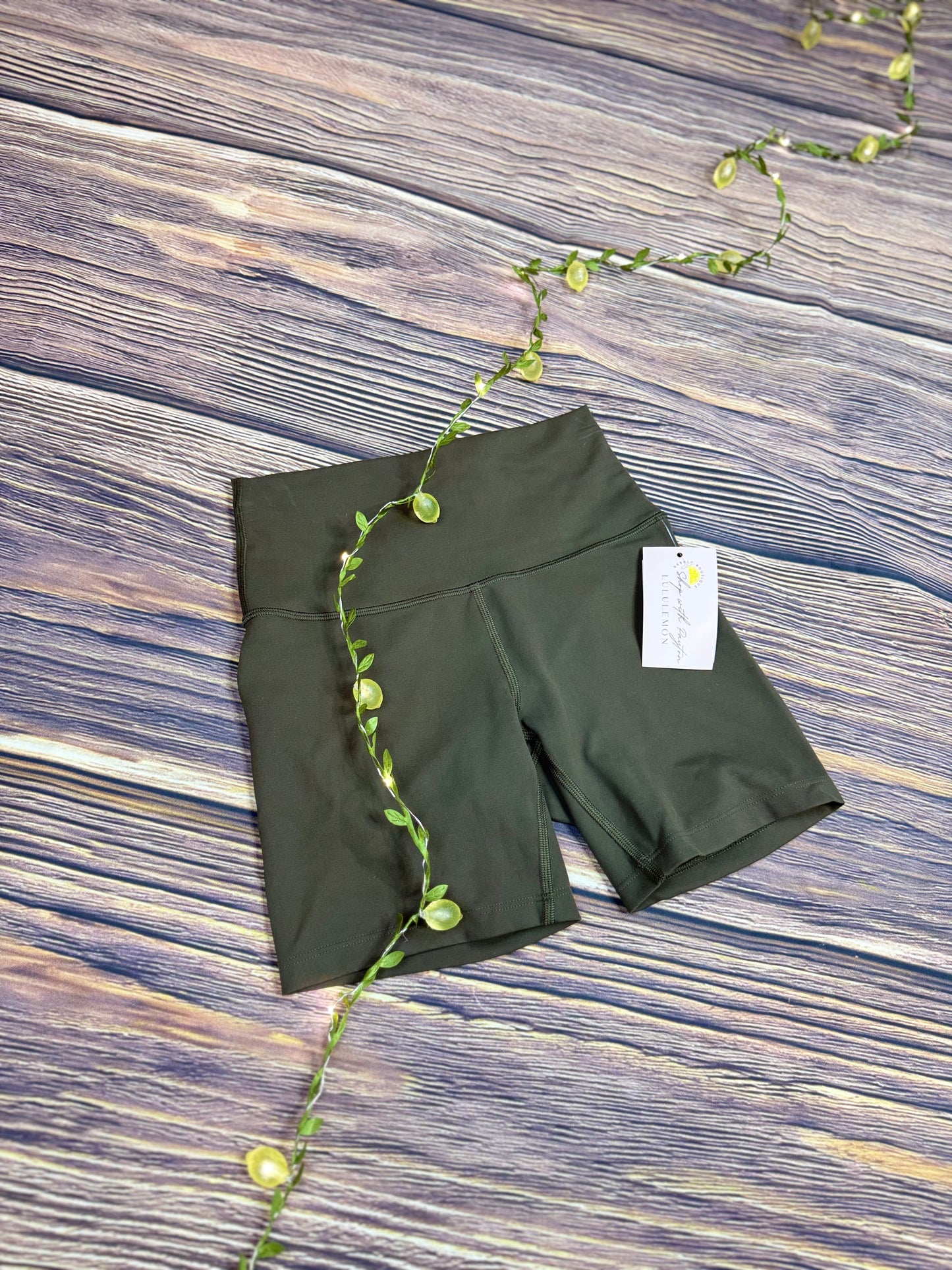Wunder train short 6” *Size 4