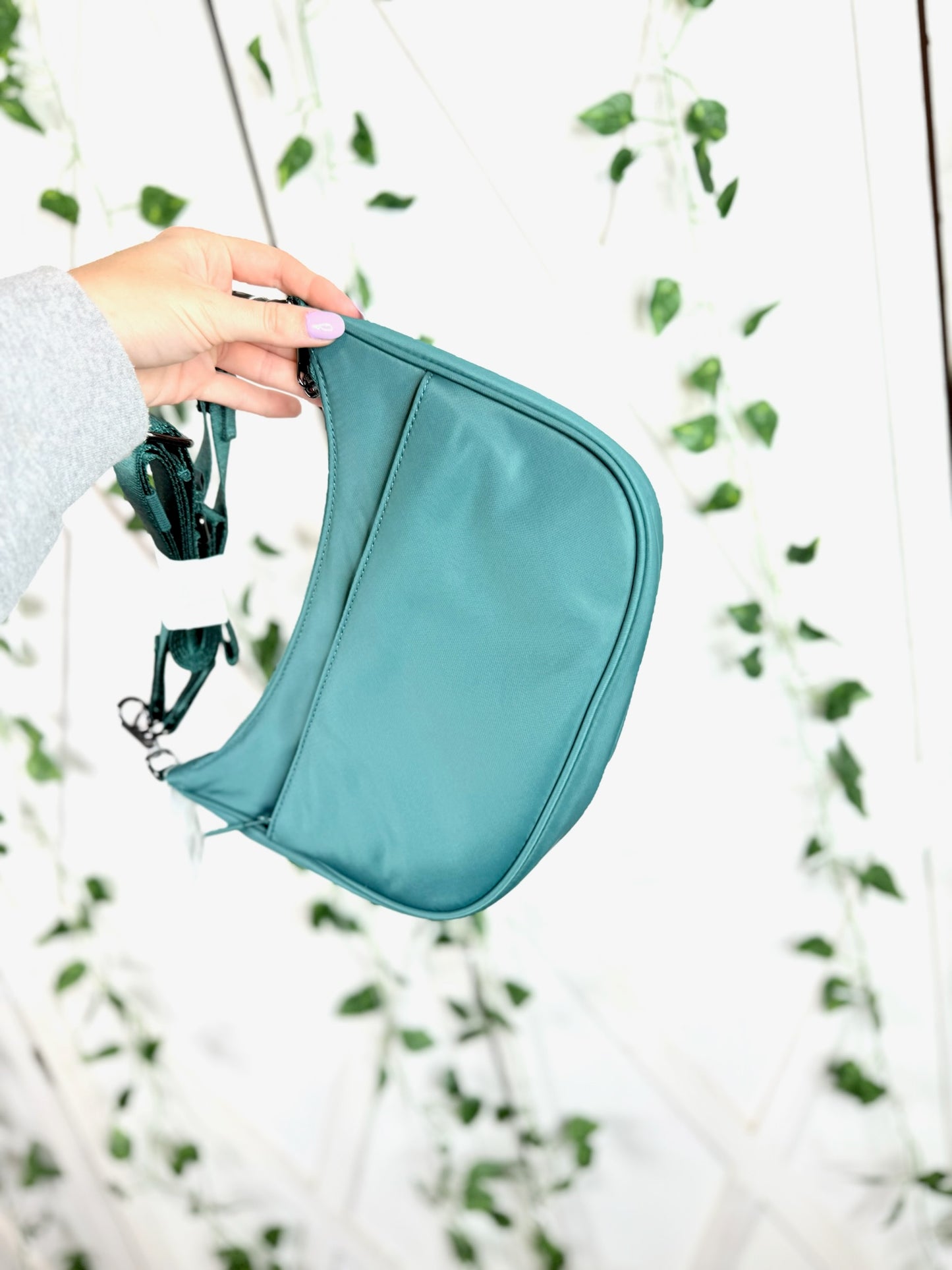City Essentials Small Shoulder Bag* 3L
