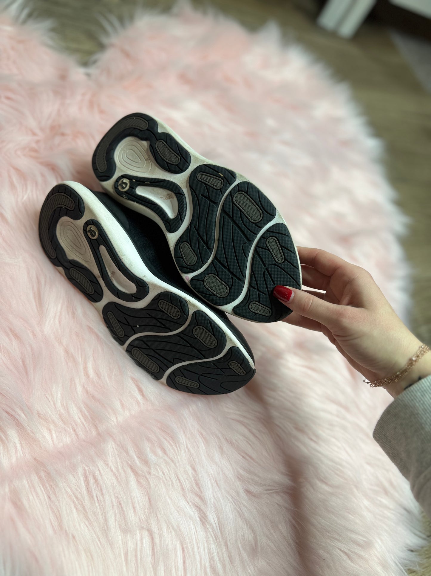 Women’s Chargefeel Shoe *SIZE 7