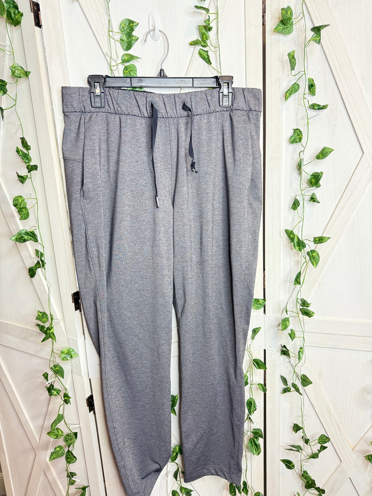 Lululemon On The Fly Pant *28" * SIZE 10
