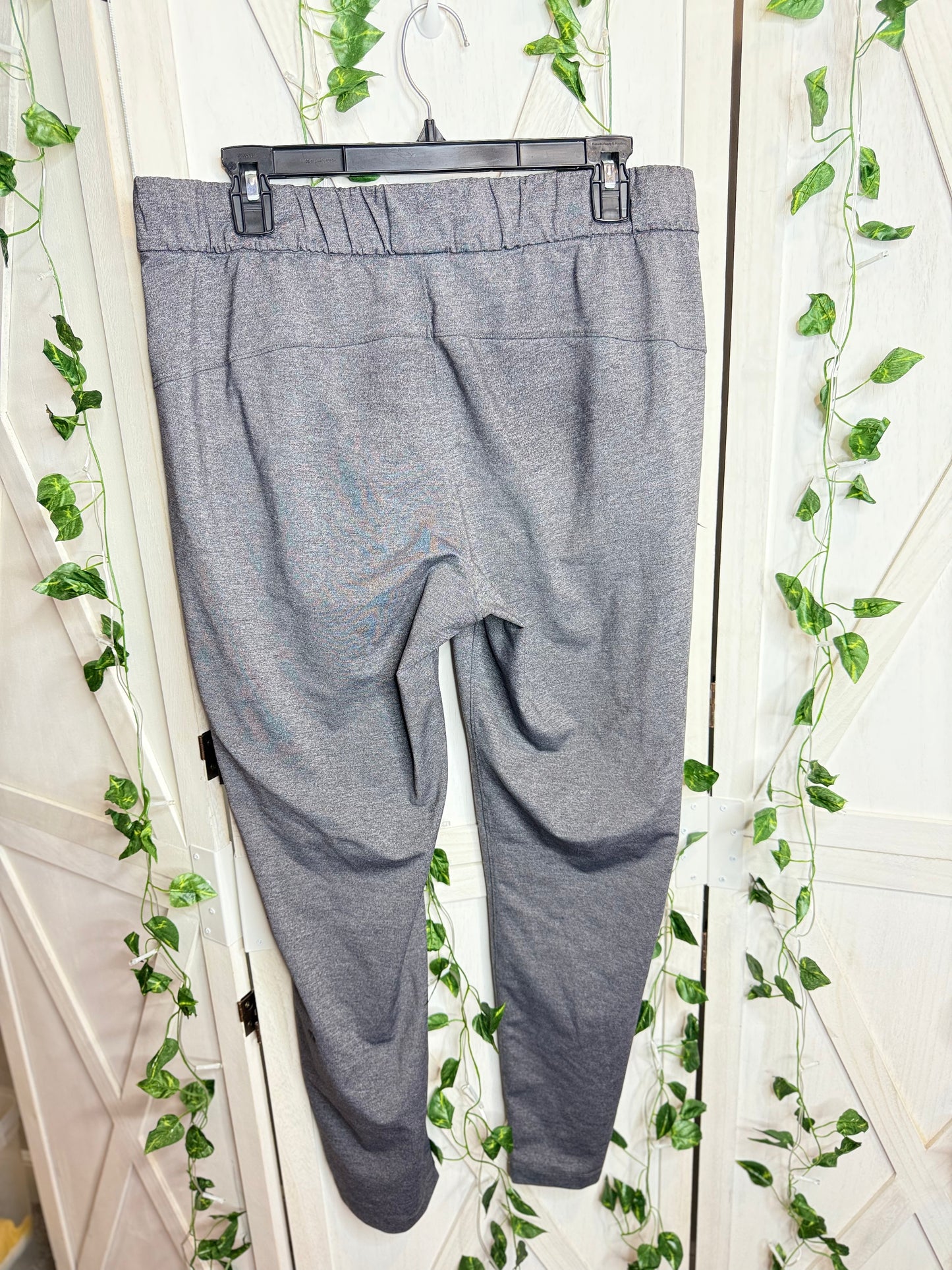 Lululemon On The Fly Pant *28" * SIZE 10