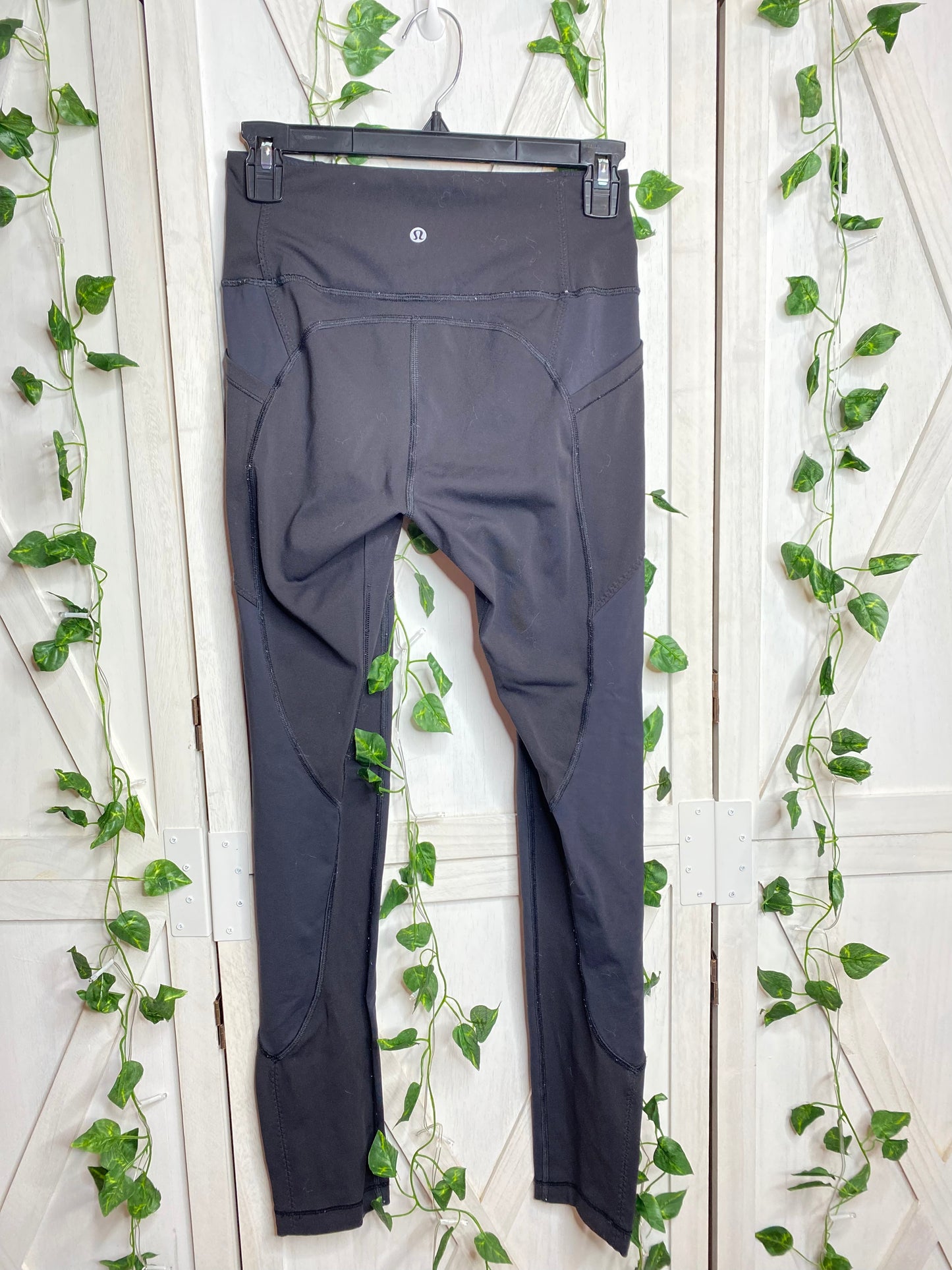 Lululemon leggings *SIZE 6 (Check seams)🍋