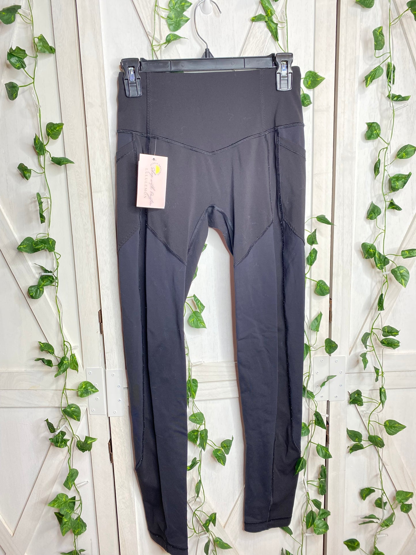 Lululemon leggings *SIZE 6 (Check seams)🍋