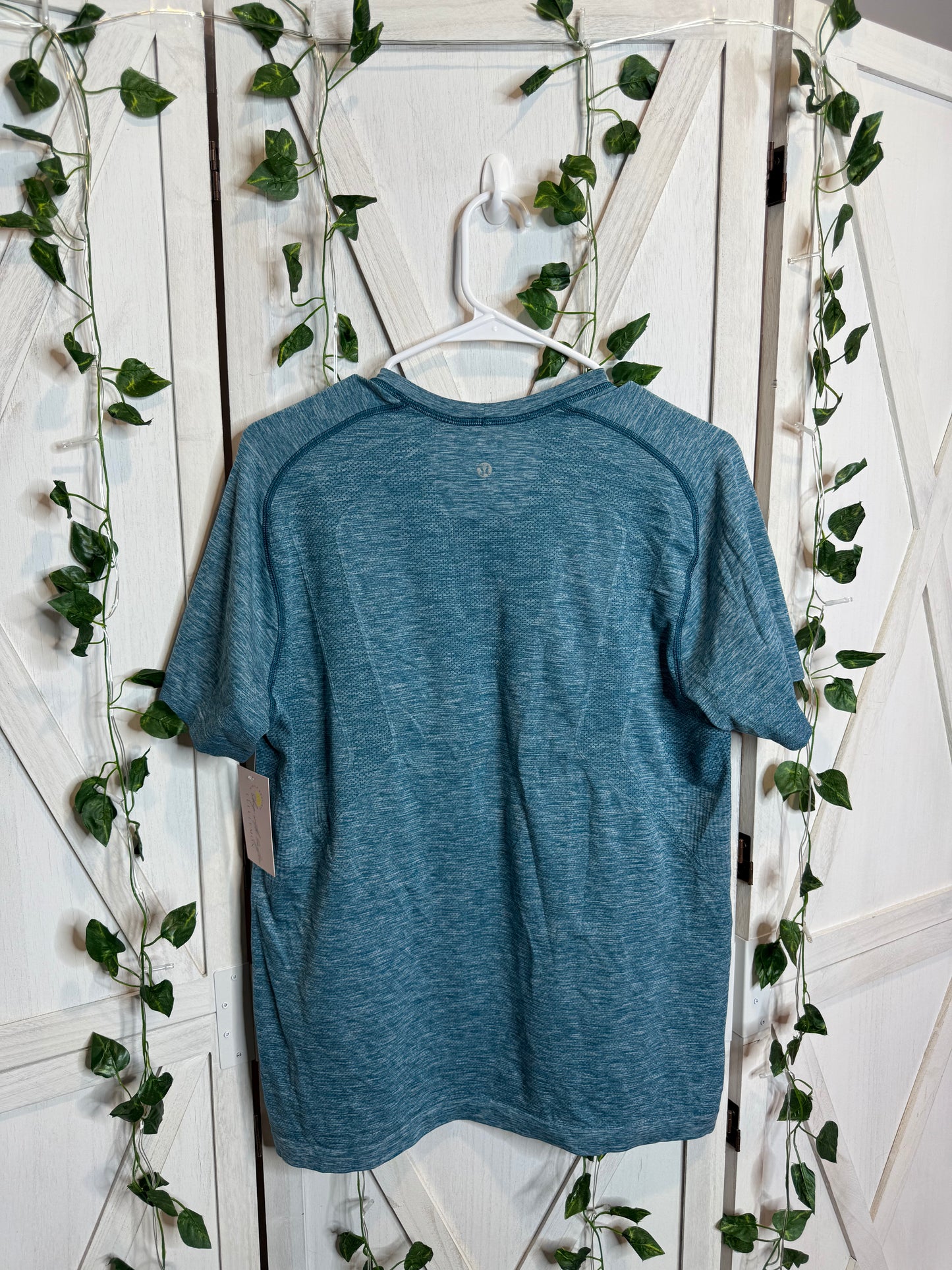 Men’s Metal Vent tshirt *SIZE M