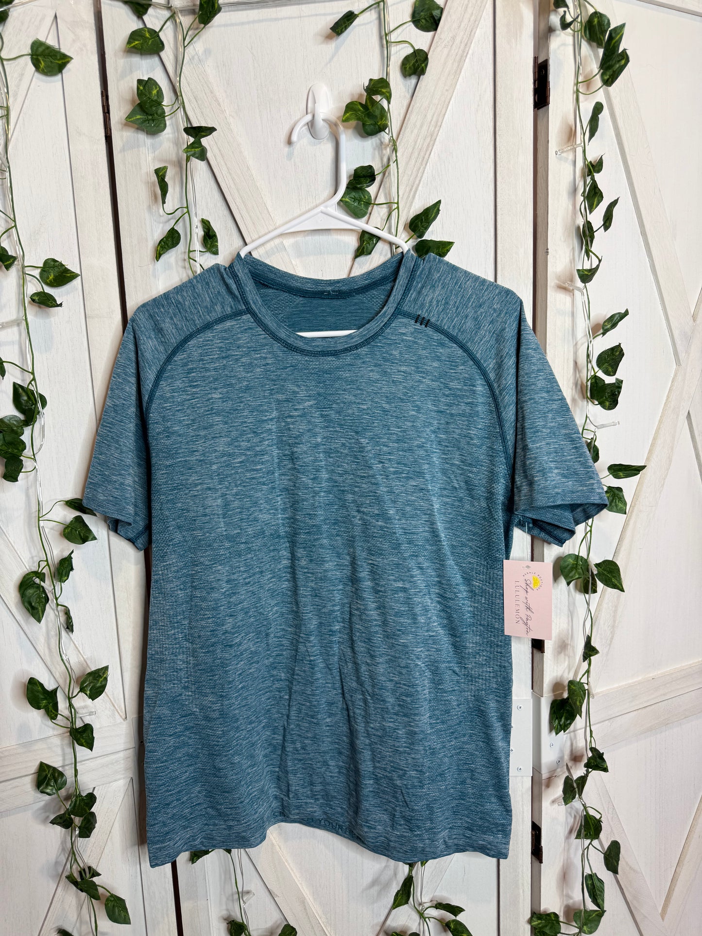 Men’s Metal Vent tshirt *SIZE M