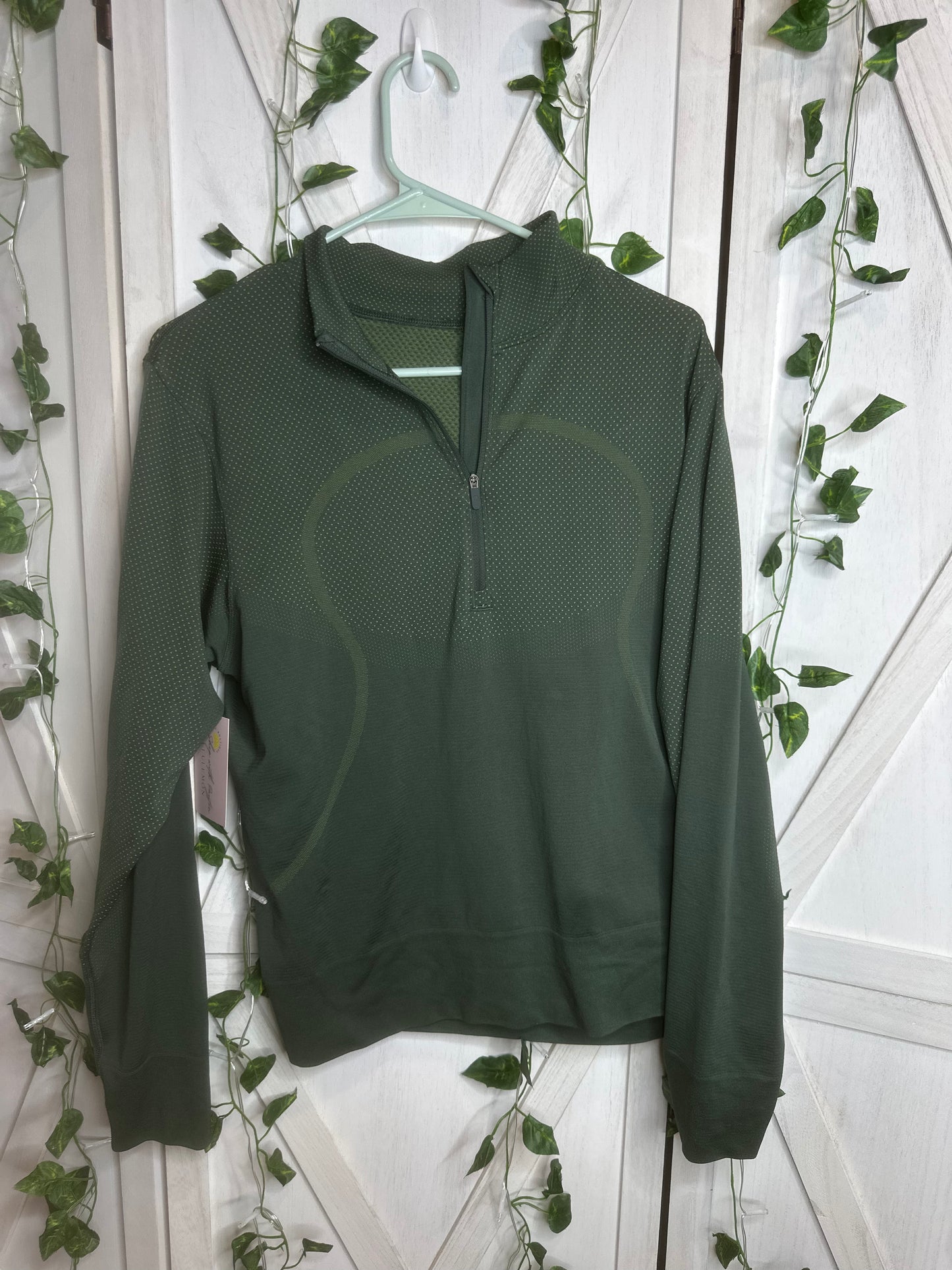 Metal vent quarter zip *SIZE M
