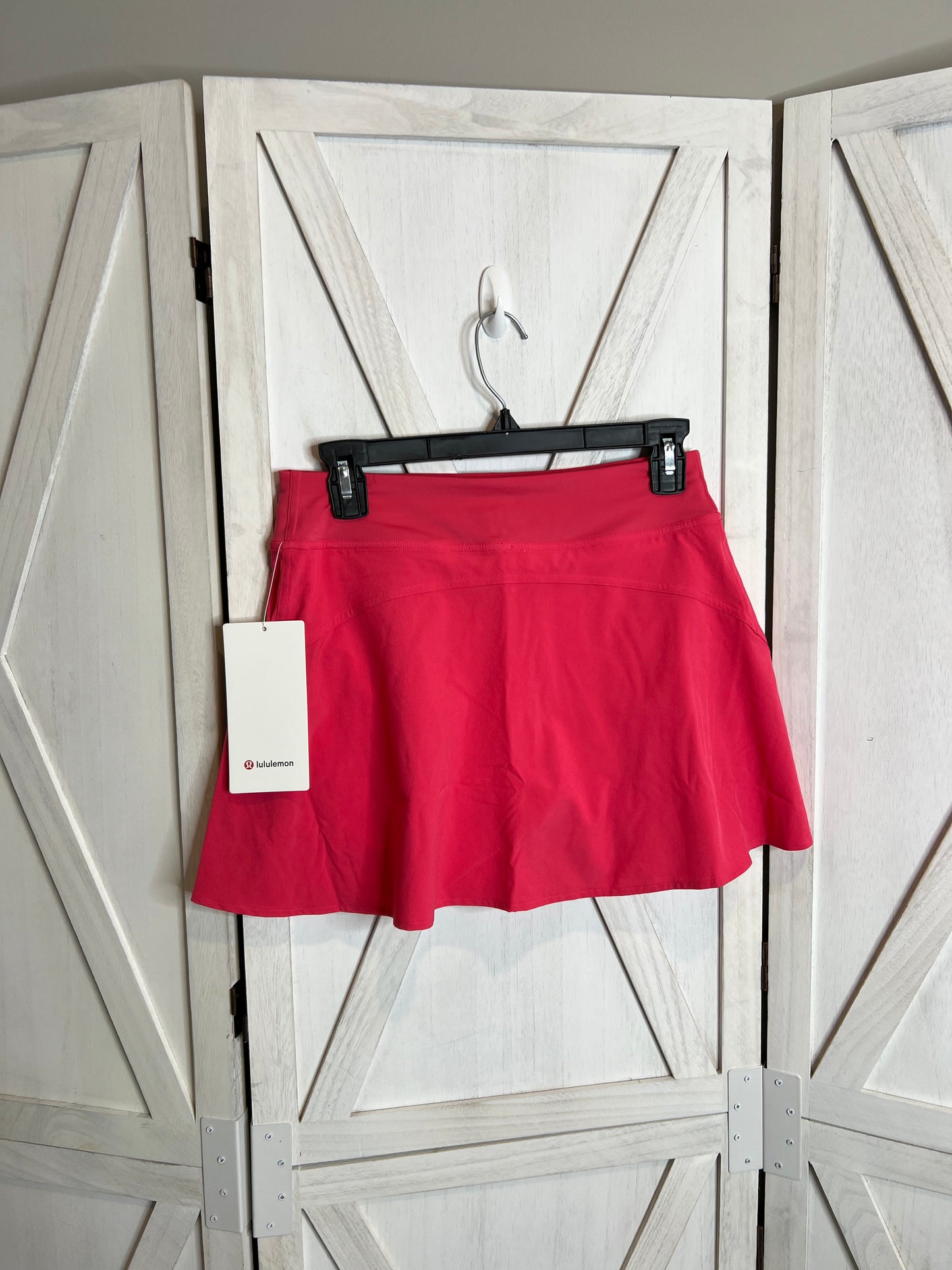 Lightweight, high-rise tennis skirt* SIZE 6