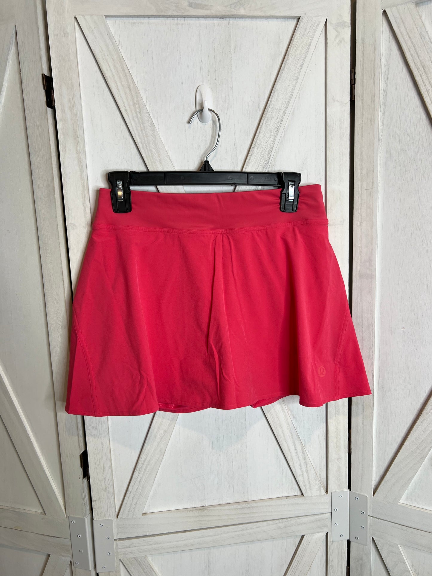 Lightweight, high-rise tennis skirt* SIZE 6