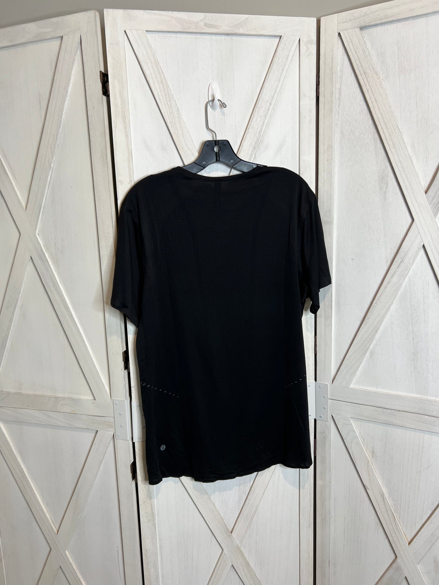 Fast and Free Short Sleeve Shirt *SIZE M