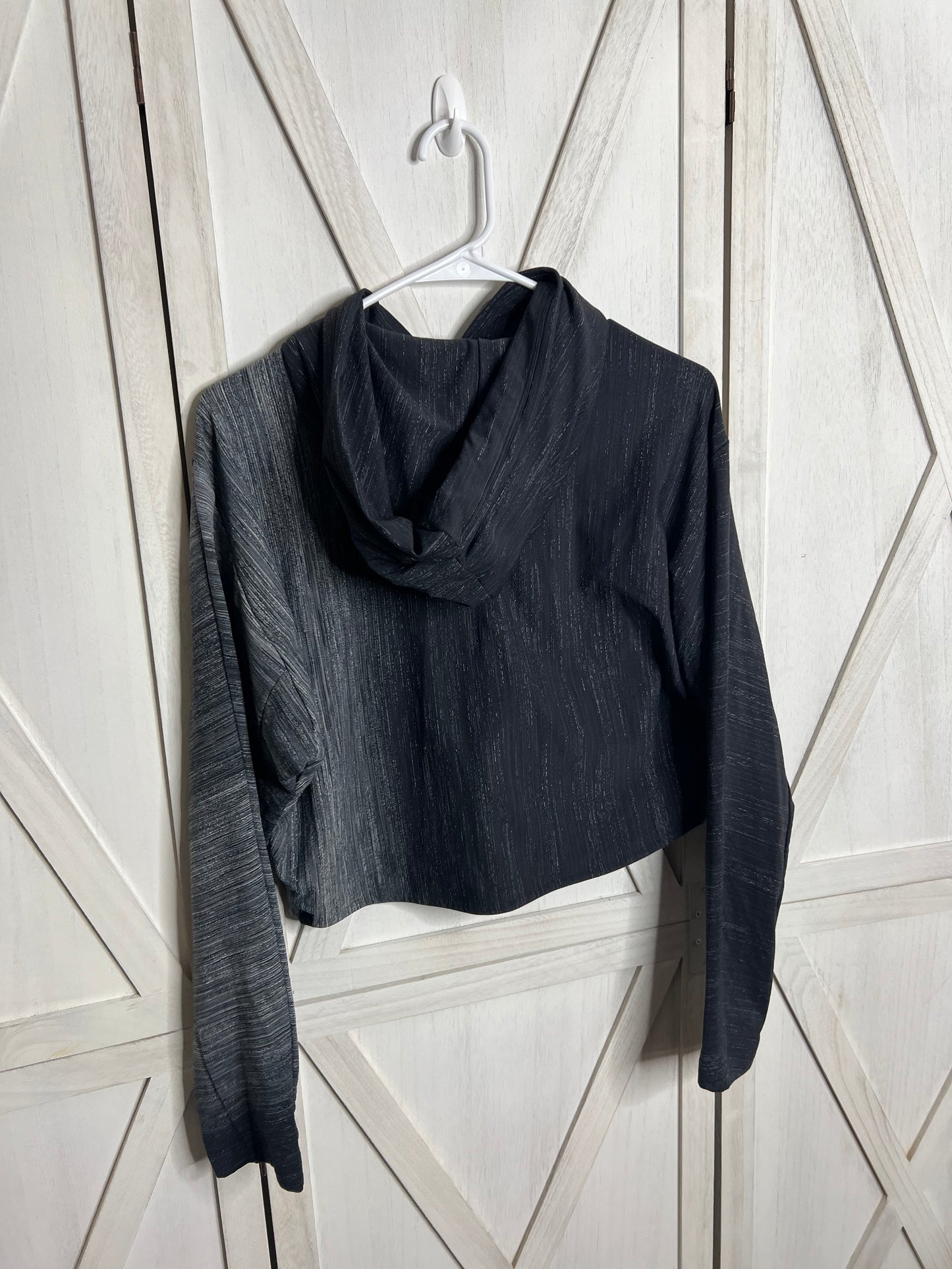 Cropped hoodie *SIZE 6