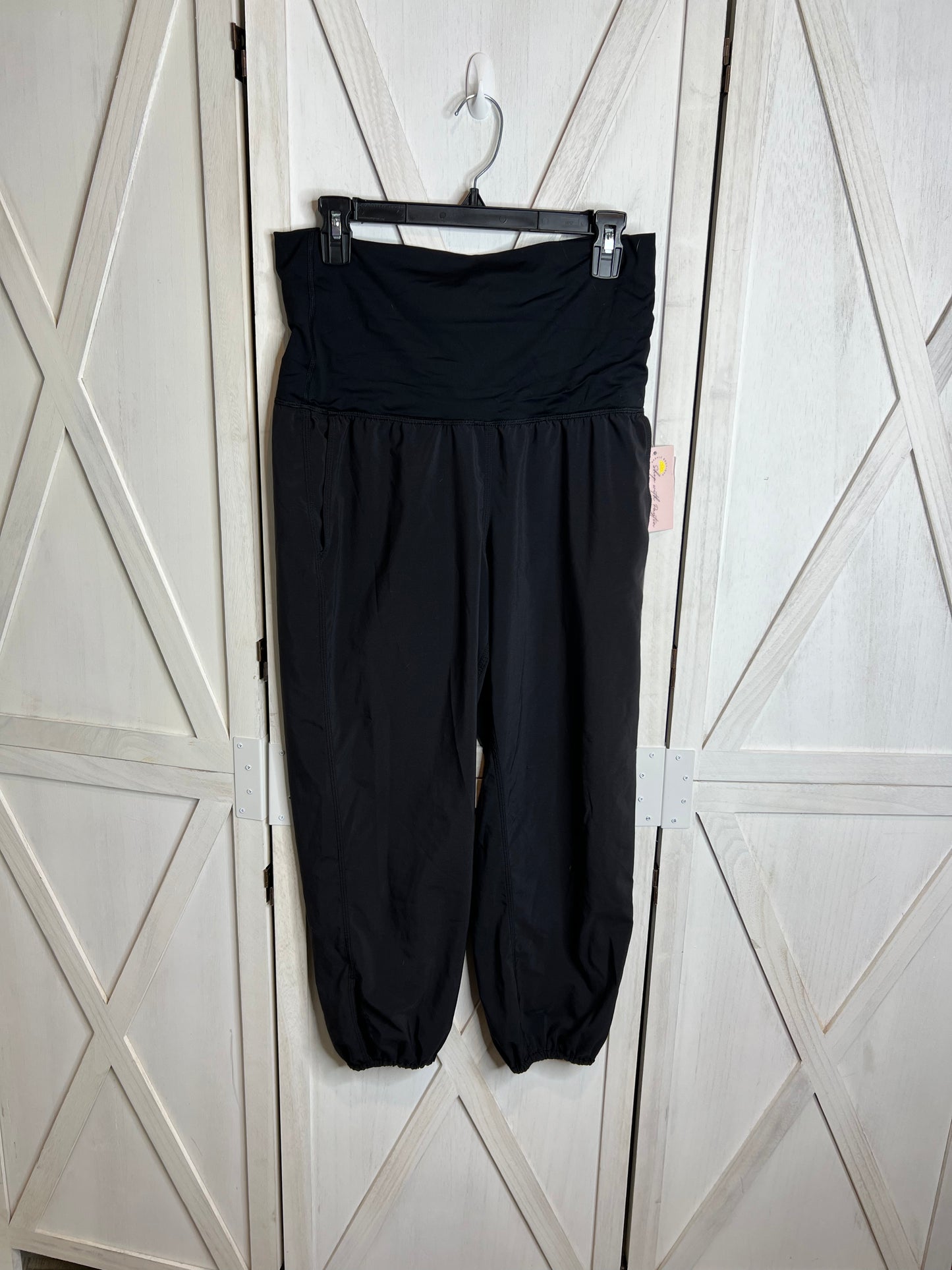 Lululemon Pant (hole) *SIZE 8