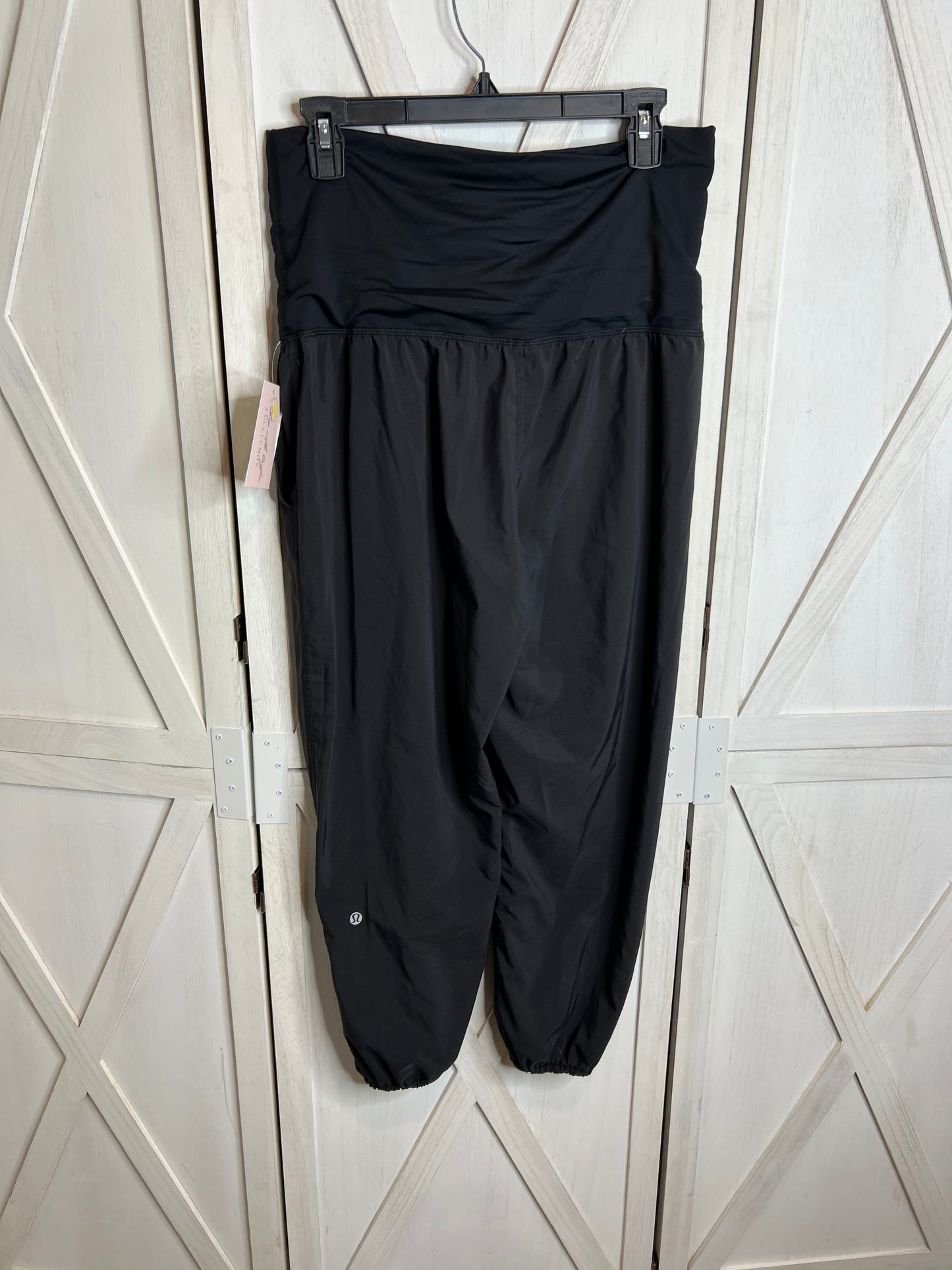 Lululemon Pant (hole) *SIZE 8