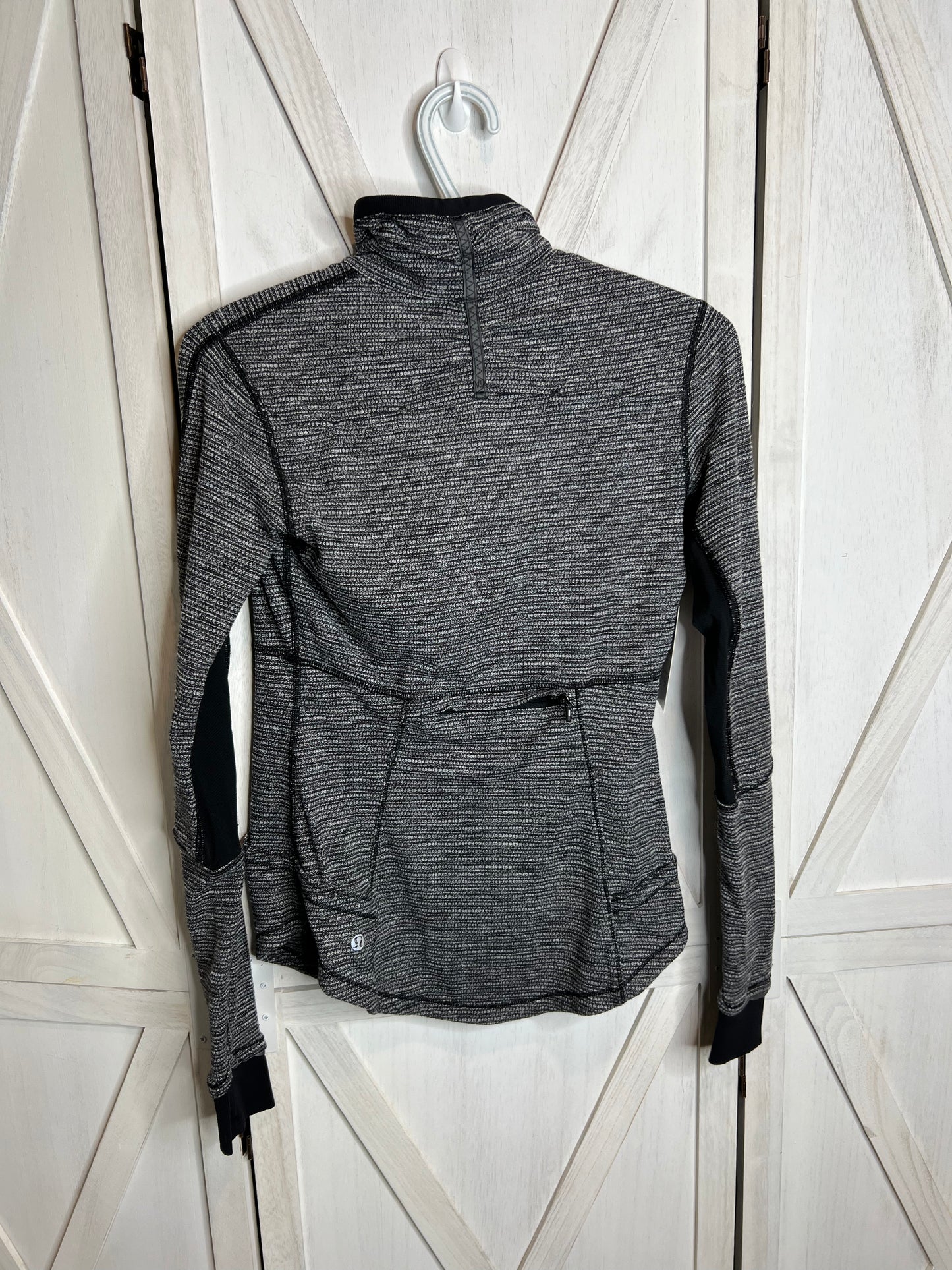 Lululemon 1/2 zip *SIZE 6