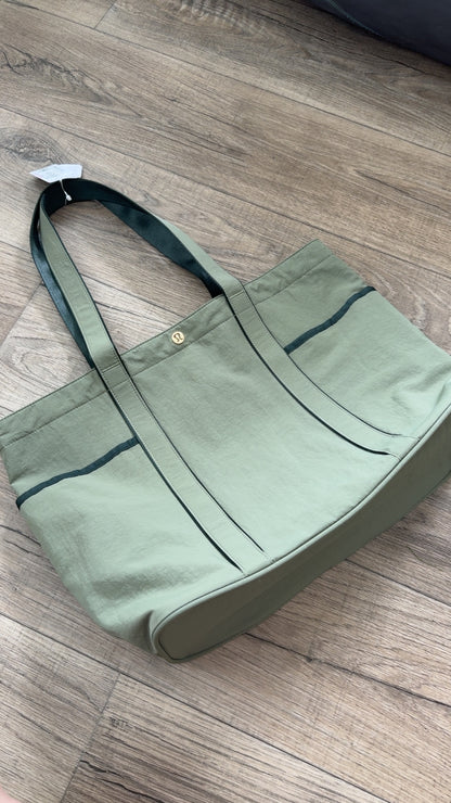 Daily Multi-Pocket Tote