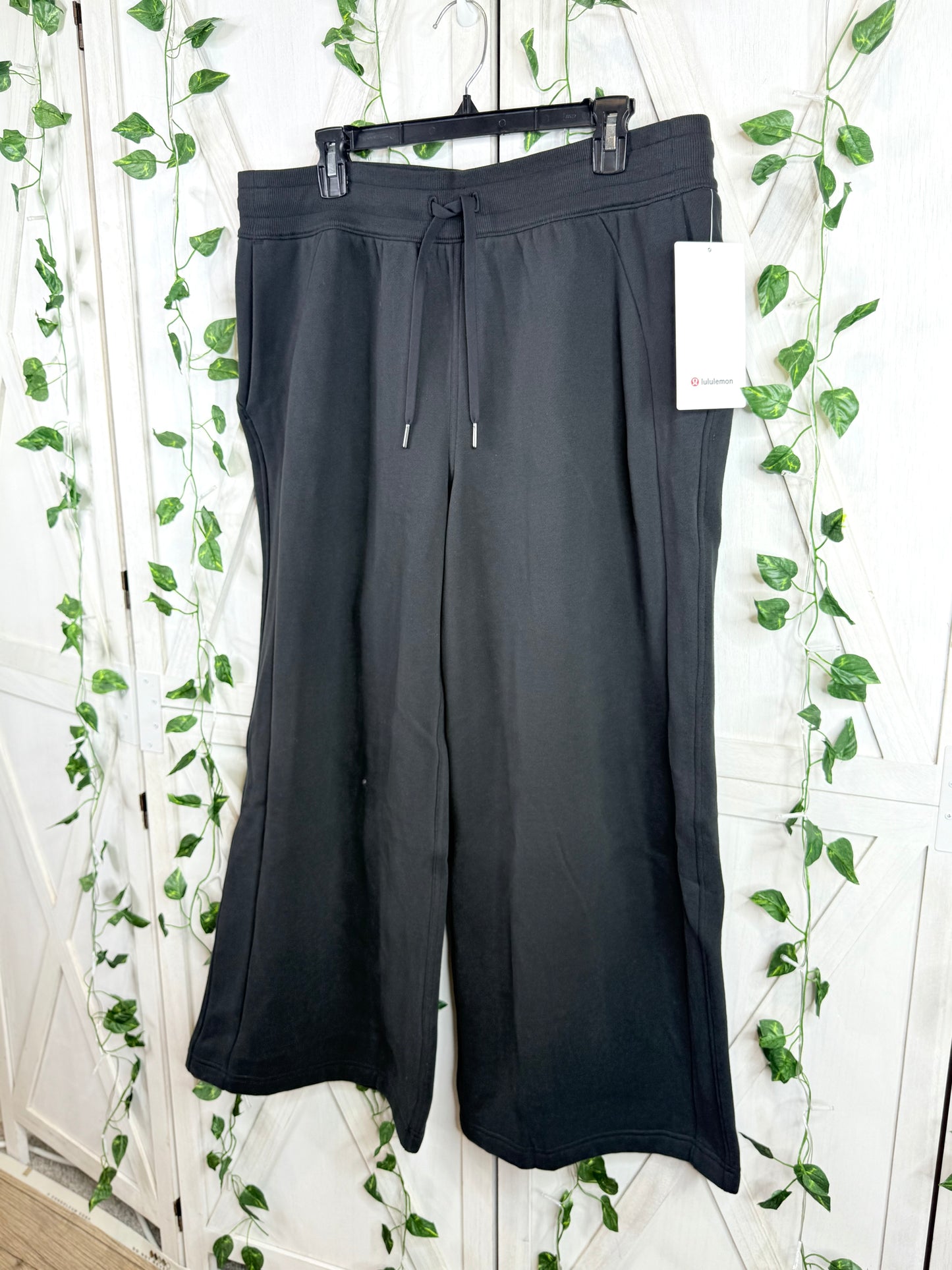 Scuba Mid-Rise Wide-Leg Pant *Short *Size XL