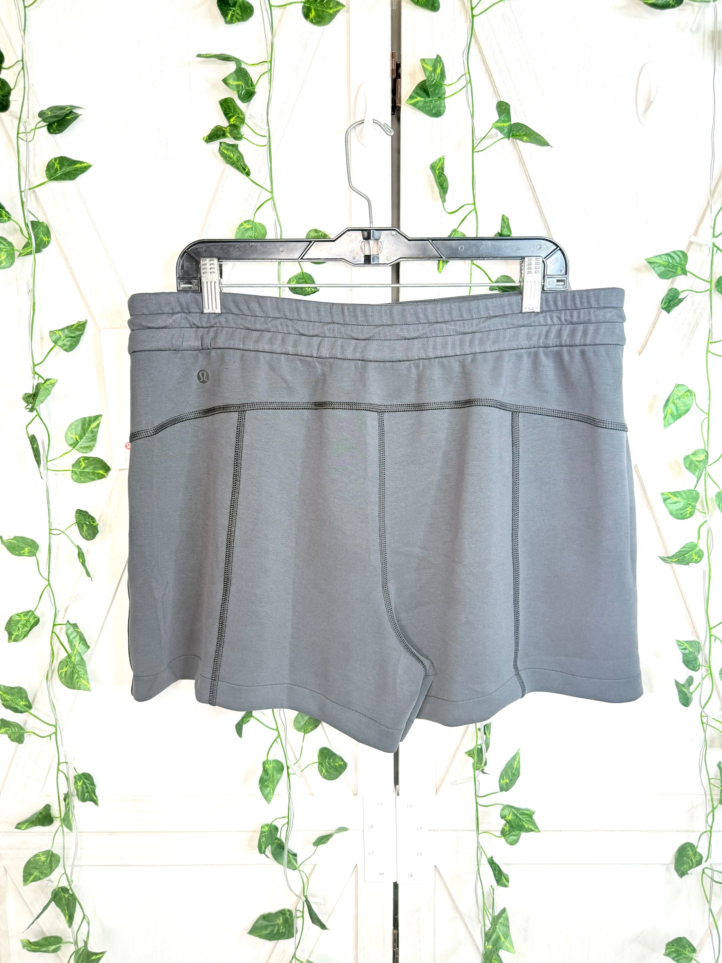Softstreme HR Shorts 4” *Size 6 & 8