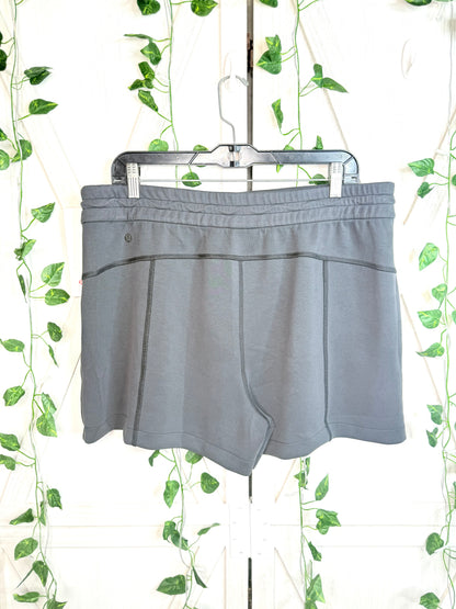 Softstreme HR Shorts 4” *Size 6 & 8