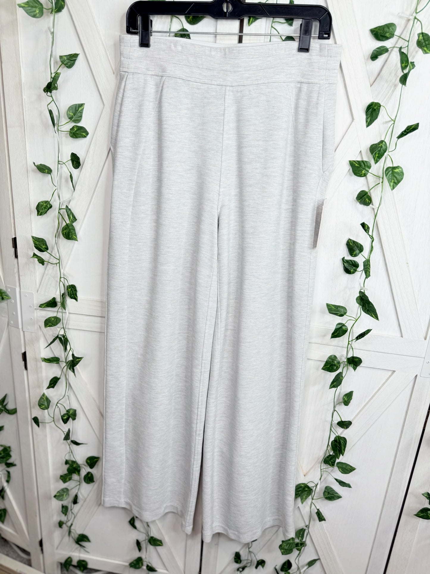 Lululemon Scuba Mid-Rise Wide-Leg Pant *Size M