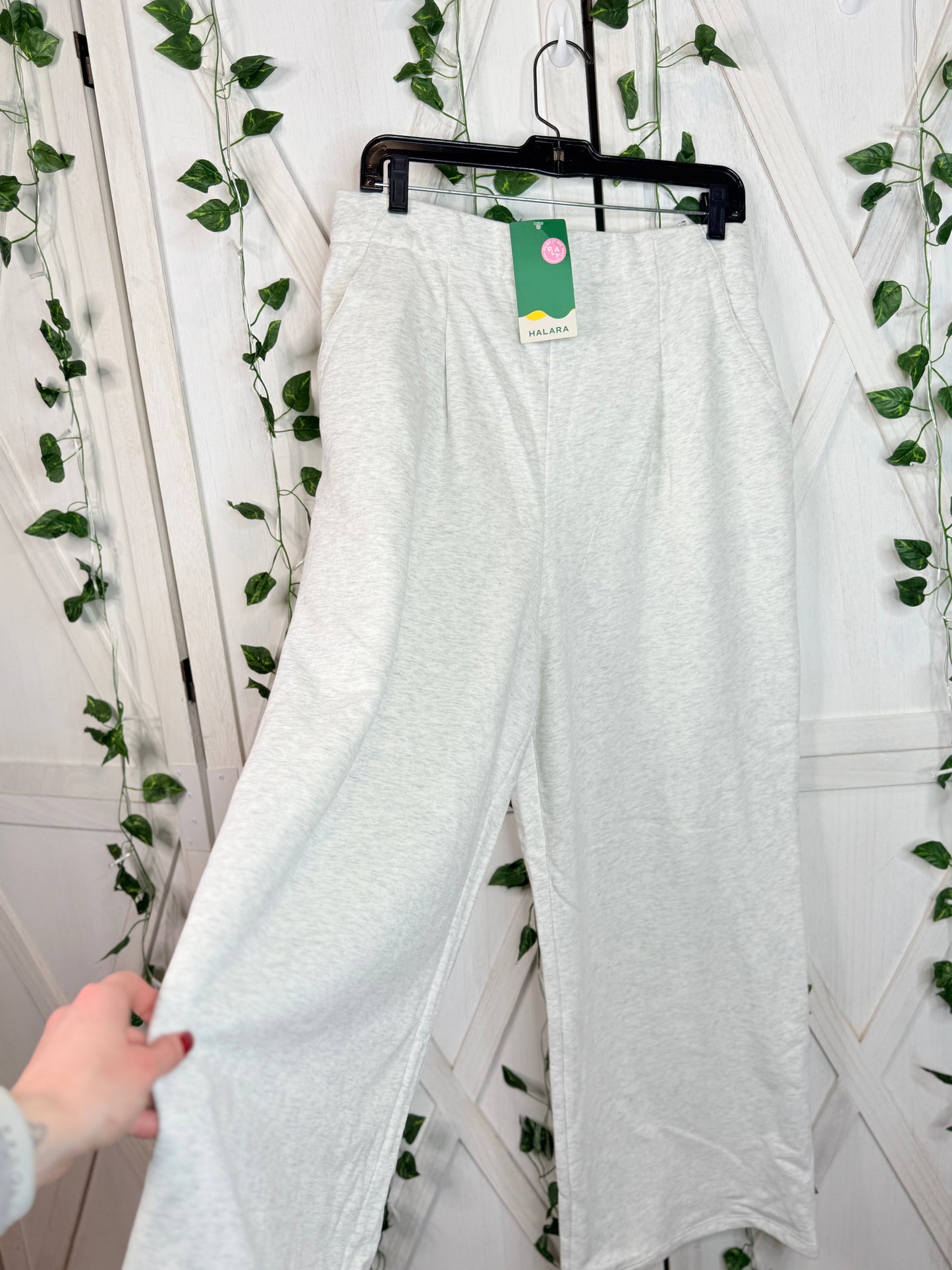 Halara sweat pants *Size L
