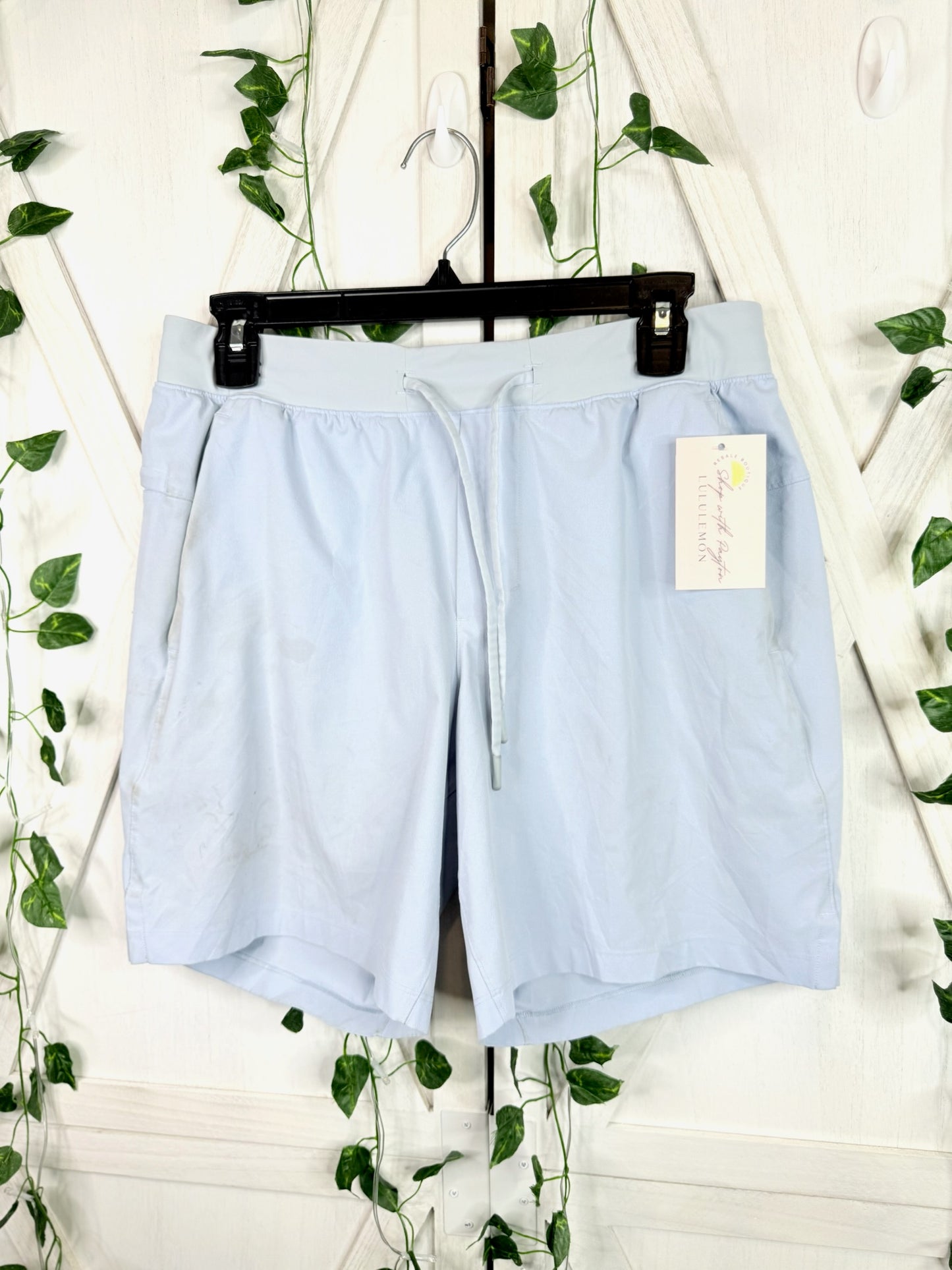 Men’s Shorts*Size M