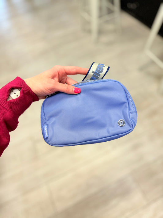 Everywhere Belt Bag 1L *Striped Wordmark