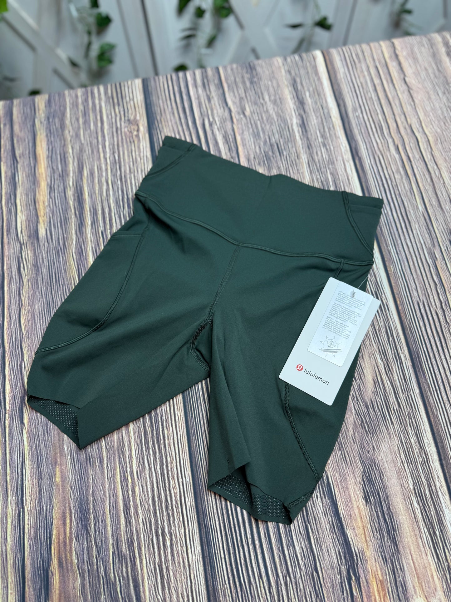 Fast and free HR short 6” pockets