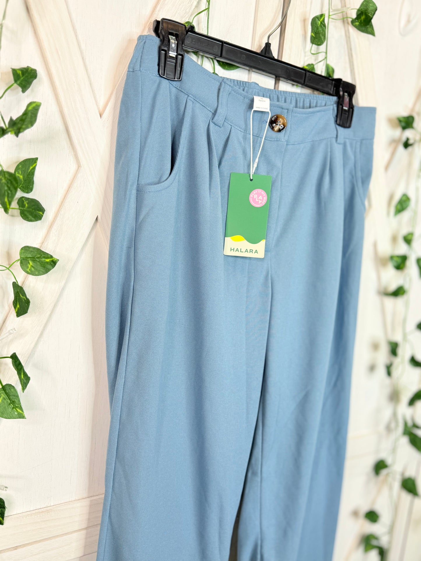Halara Crepe pants *Size M