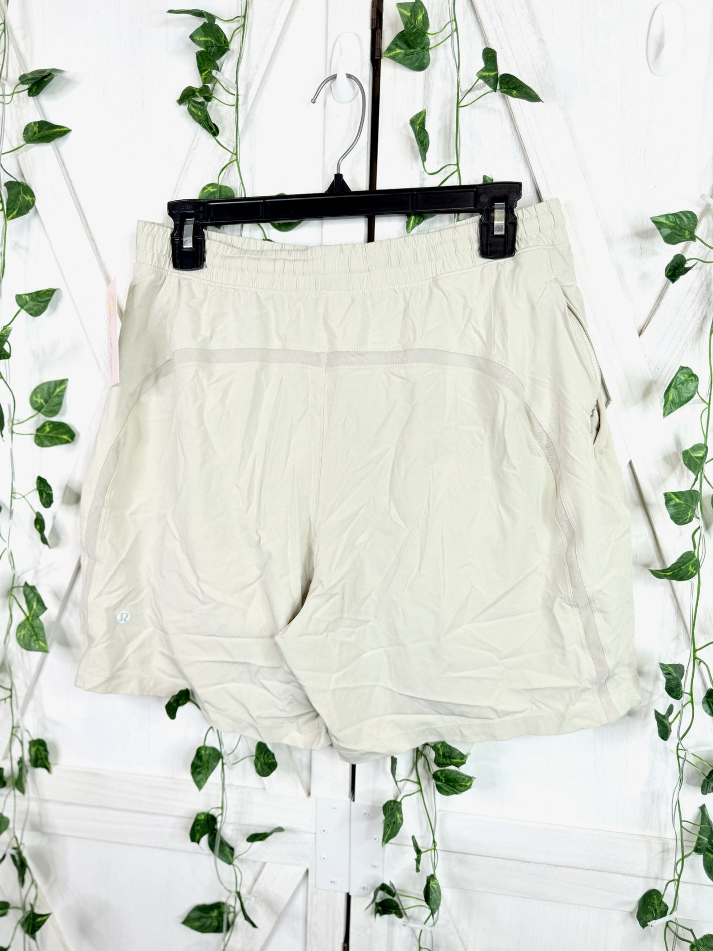 Men’s Shorts 7” *Size S