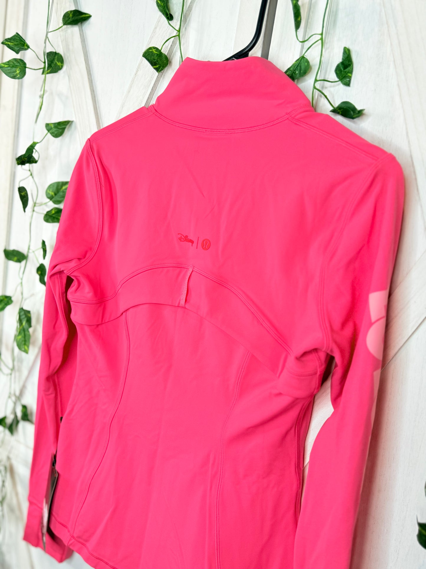 Define Nulu jacket *Disney * Size 8