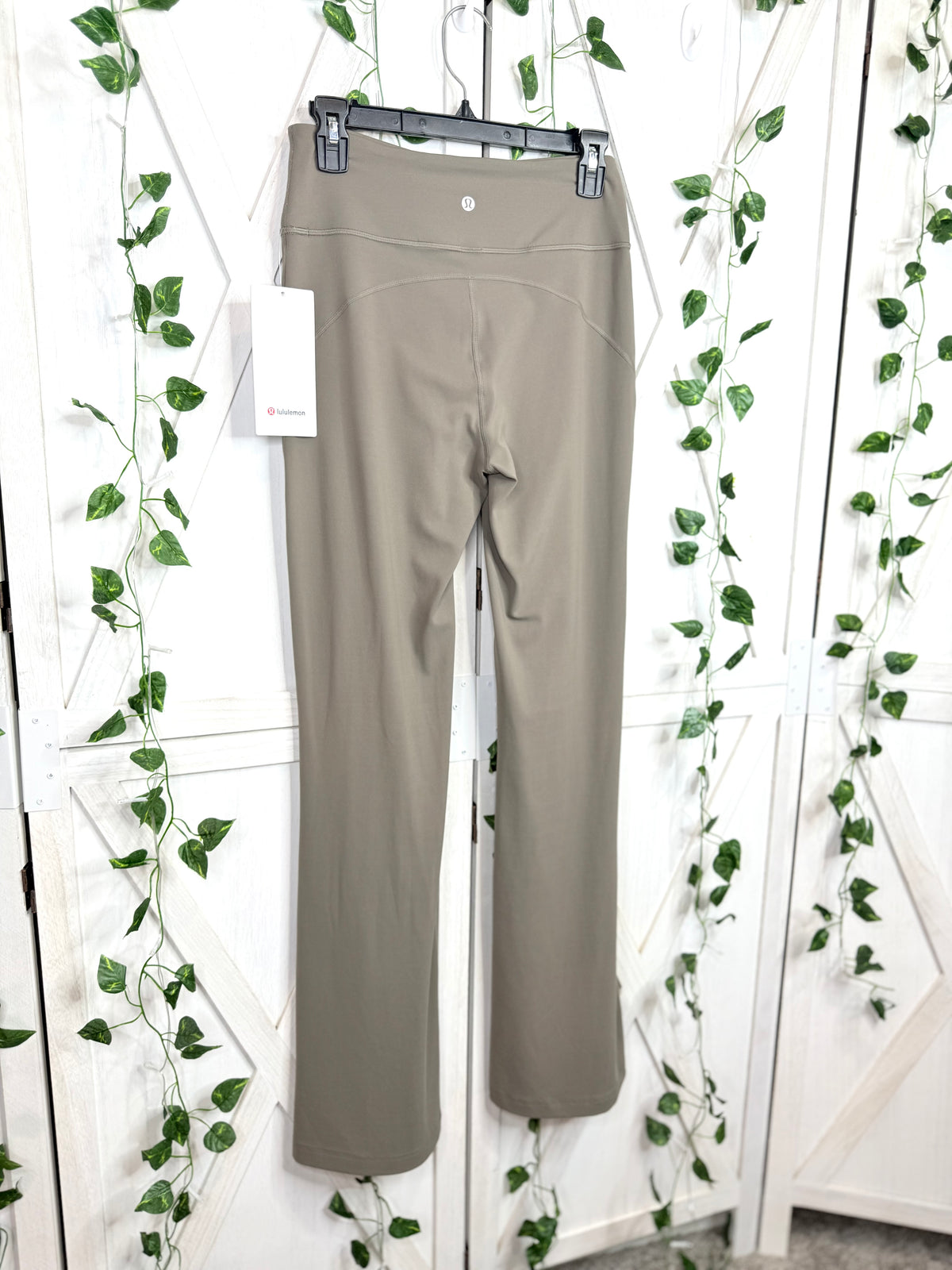 Groove Nulu HR Flared Pant *Regular *Size 8