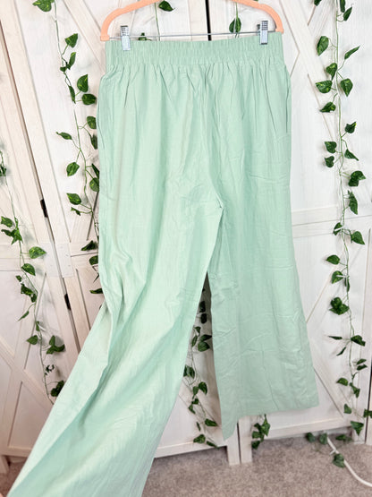 Halara high waisted flow pants *Size L