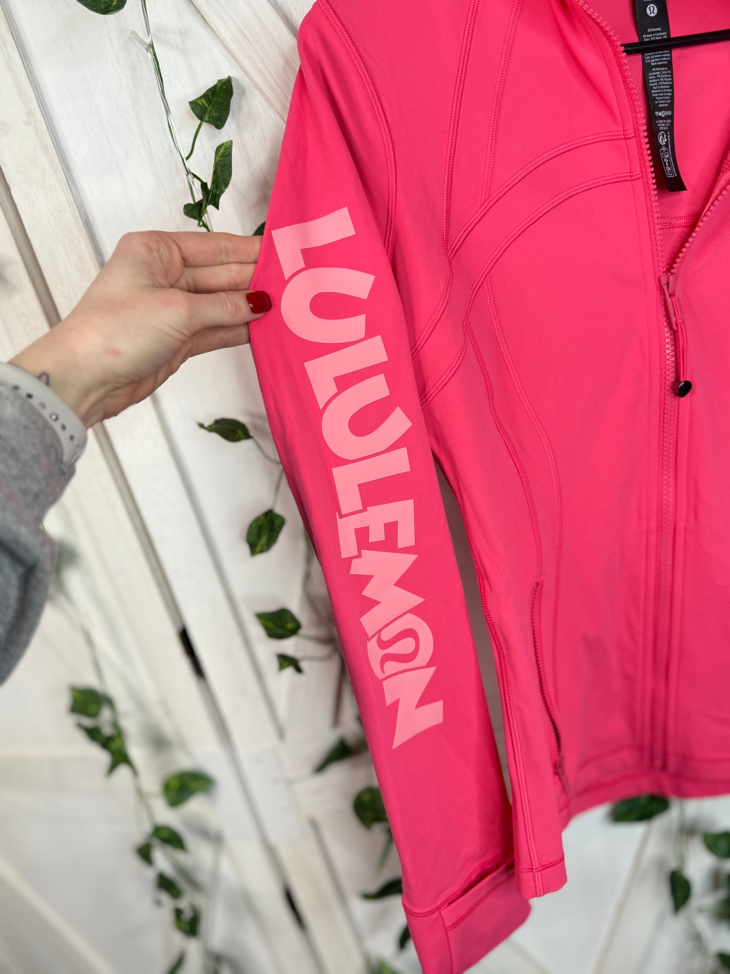 Define Nulu jacket *Disney * Size 8